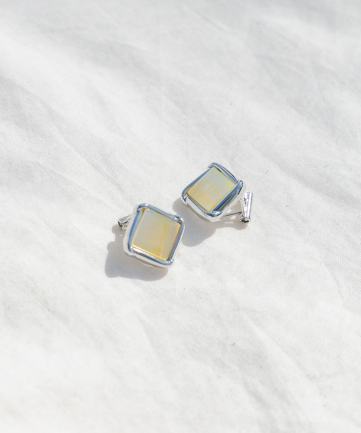 SMELLY「スクエアシェルイヤリング」|イヤリング|