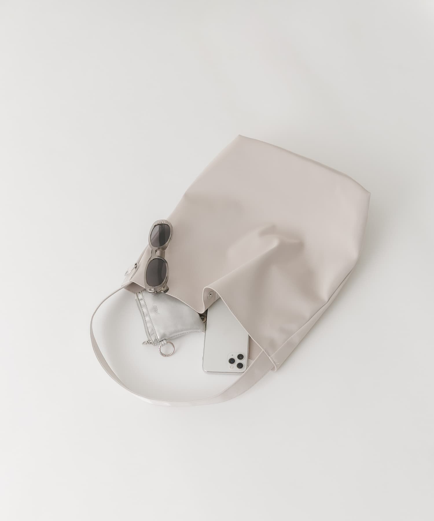 SMELLY「シャイニーワンハンドルバッグ」|トートバッグ|