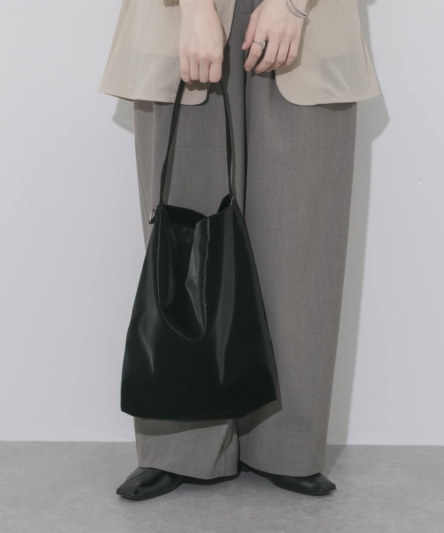 SMELLY「シャイニーワンハンドルバッグ」|トートバッグ|