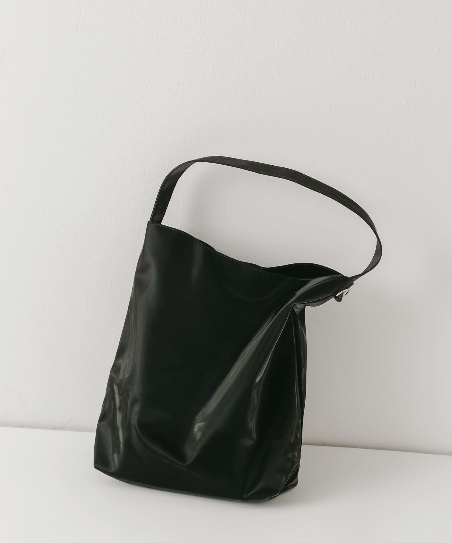 SMELLY「シャイニーワンハンドルバッグ」|トートバッグ|