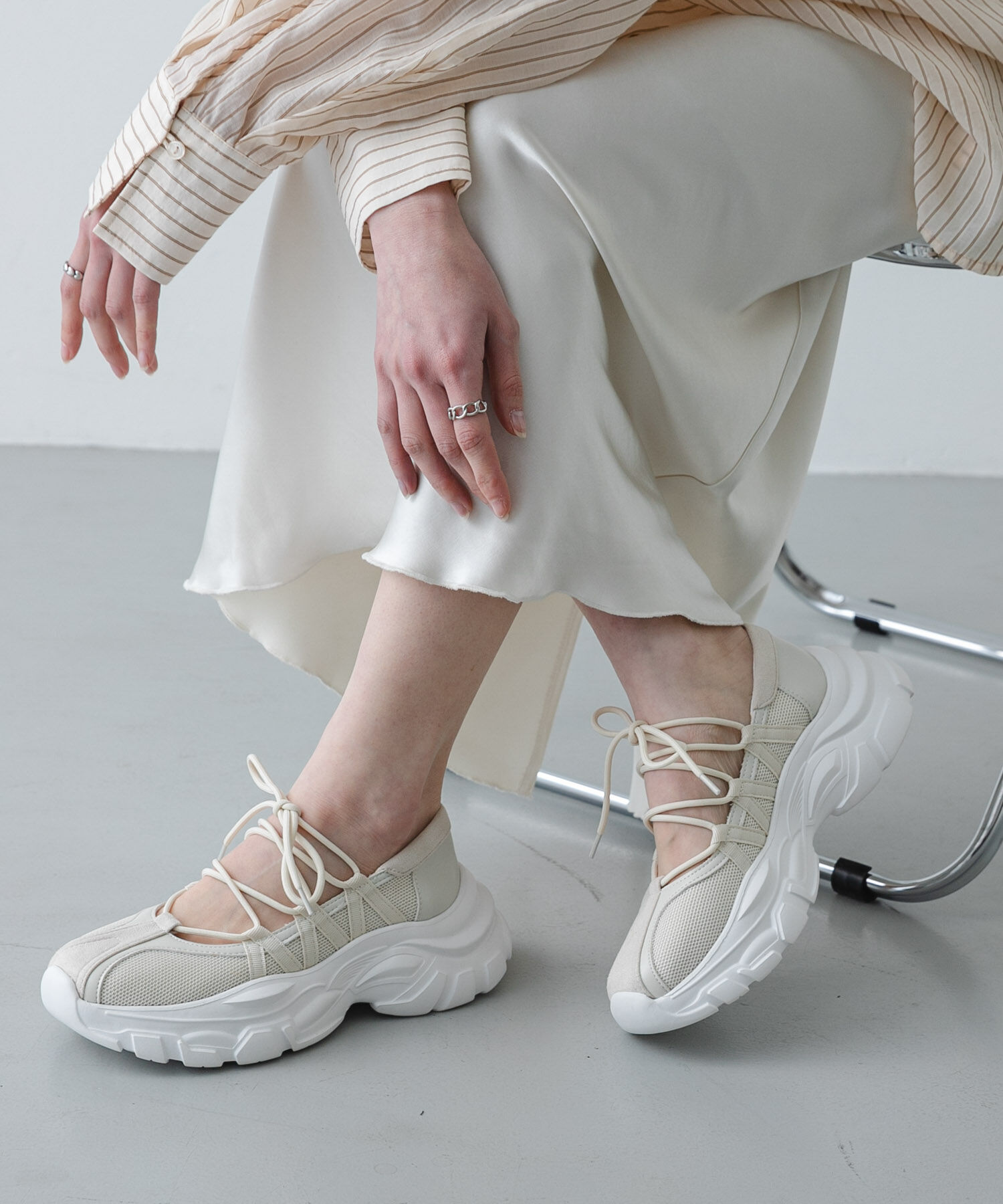 SENSE OF PLACE by URBAN RESEARCH「レースアップバレエスニーカー」|スニーカー|アイボリー