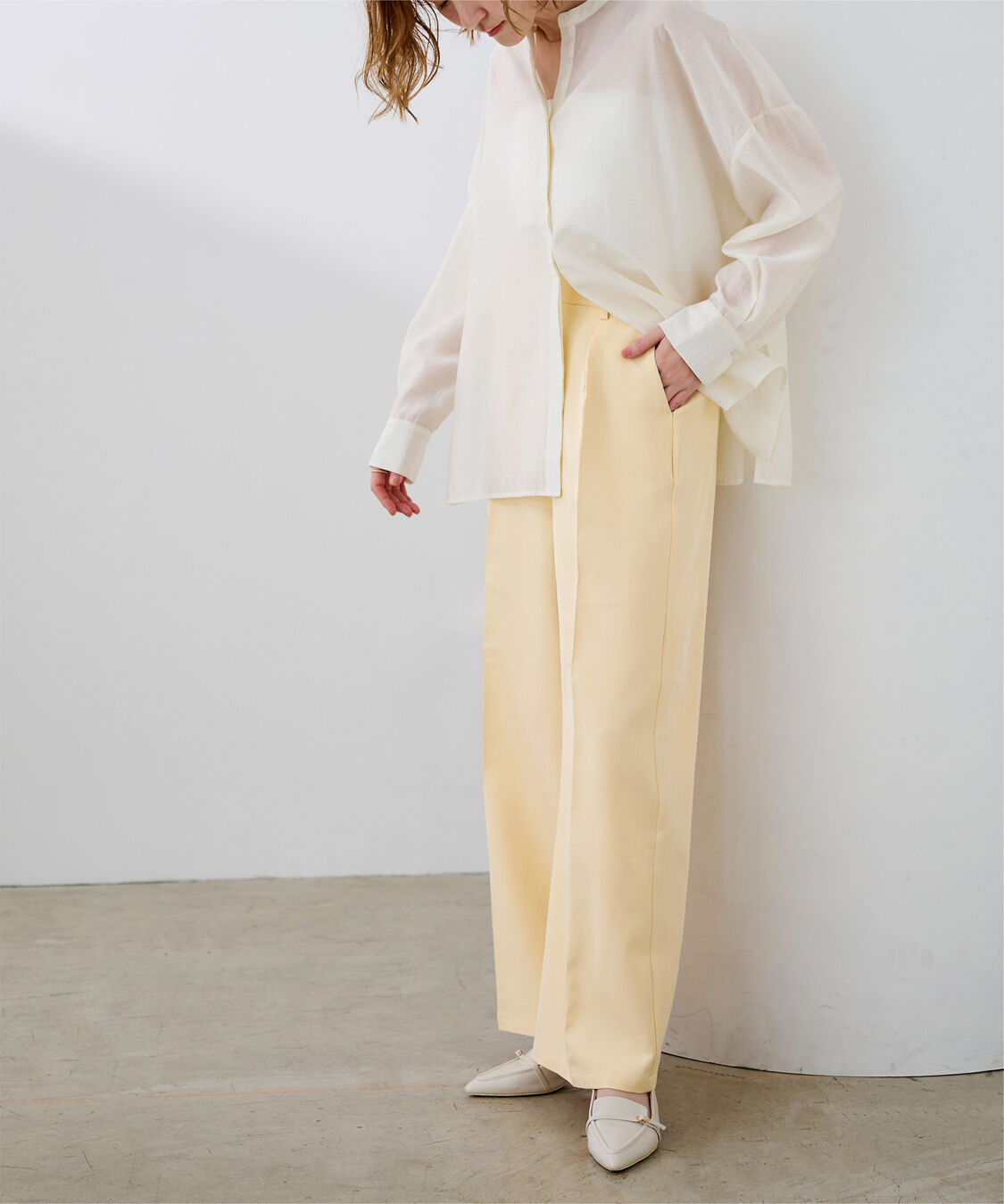 ur's「ワンタックカラーワイドパンツ」|スラックス|