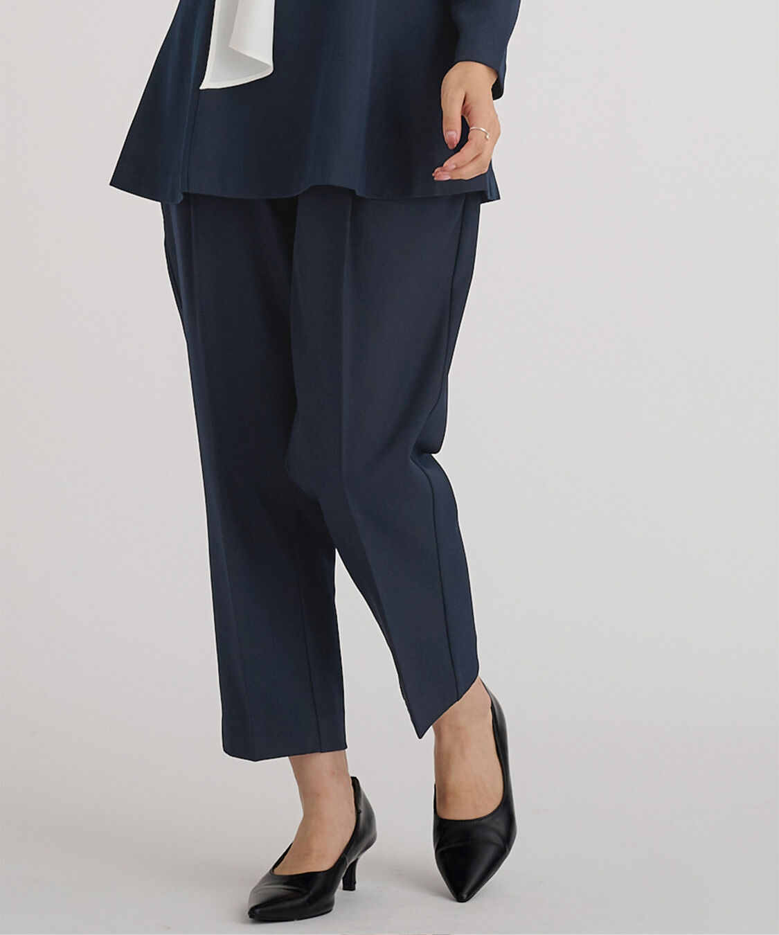 ur's「1タックセンタープレスコクーンパンツ」|スラックス|