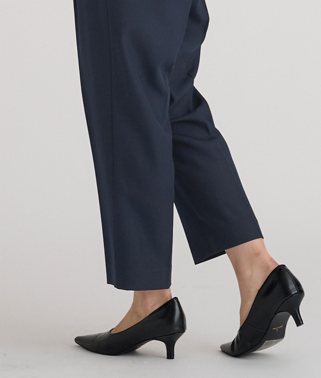 ur's「1タックセンタープレスコクーンパンツ」|スラックス|