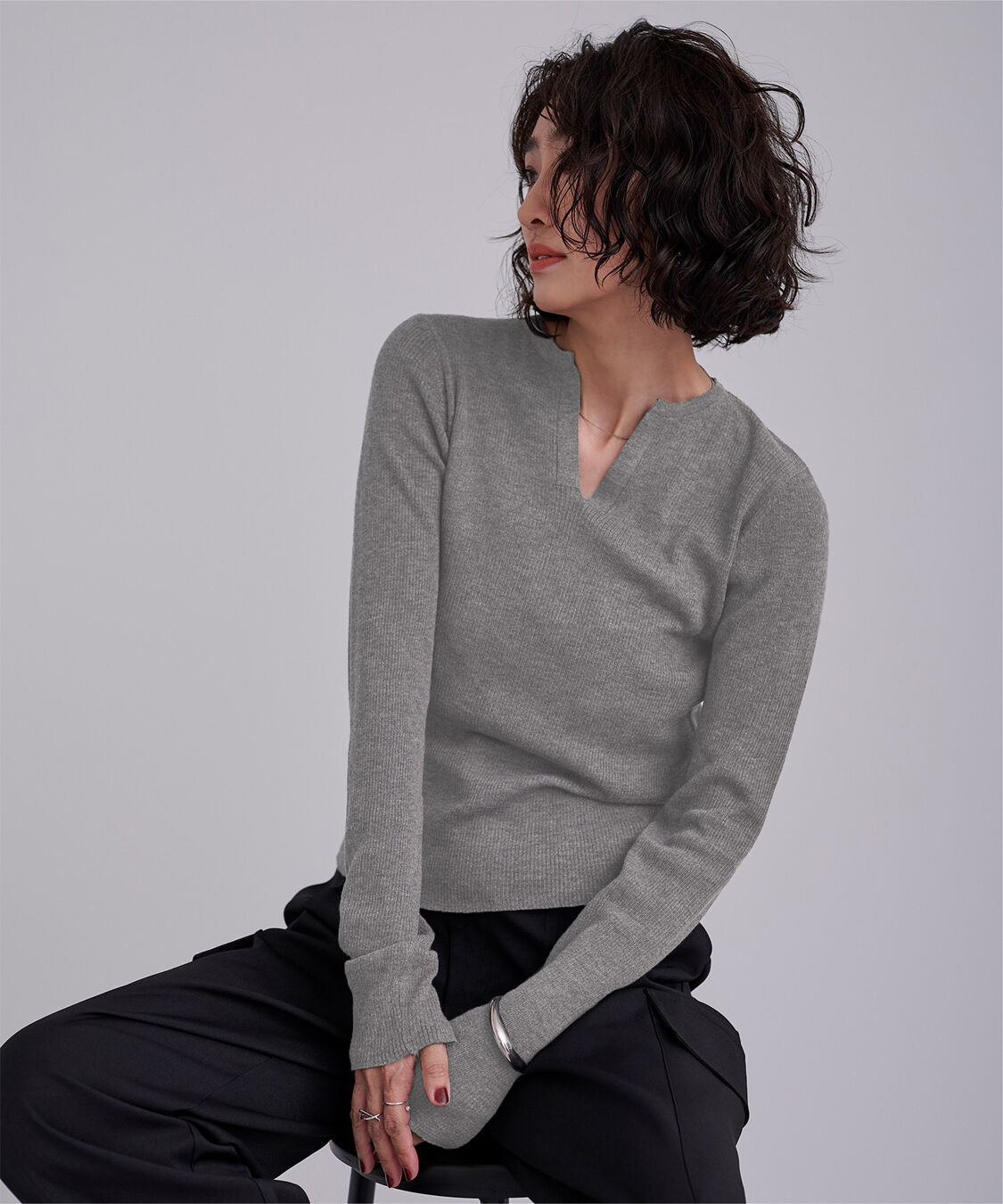 ur's「チクチクしないウールブレンドキーネックリブニット」|ニット・セーター|チャコール