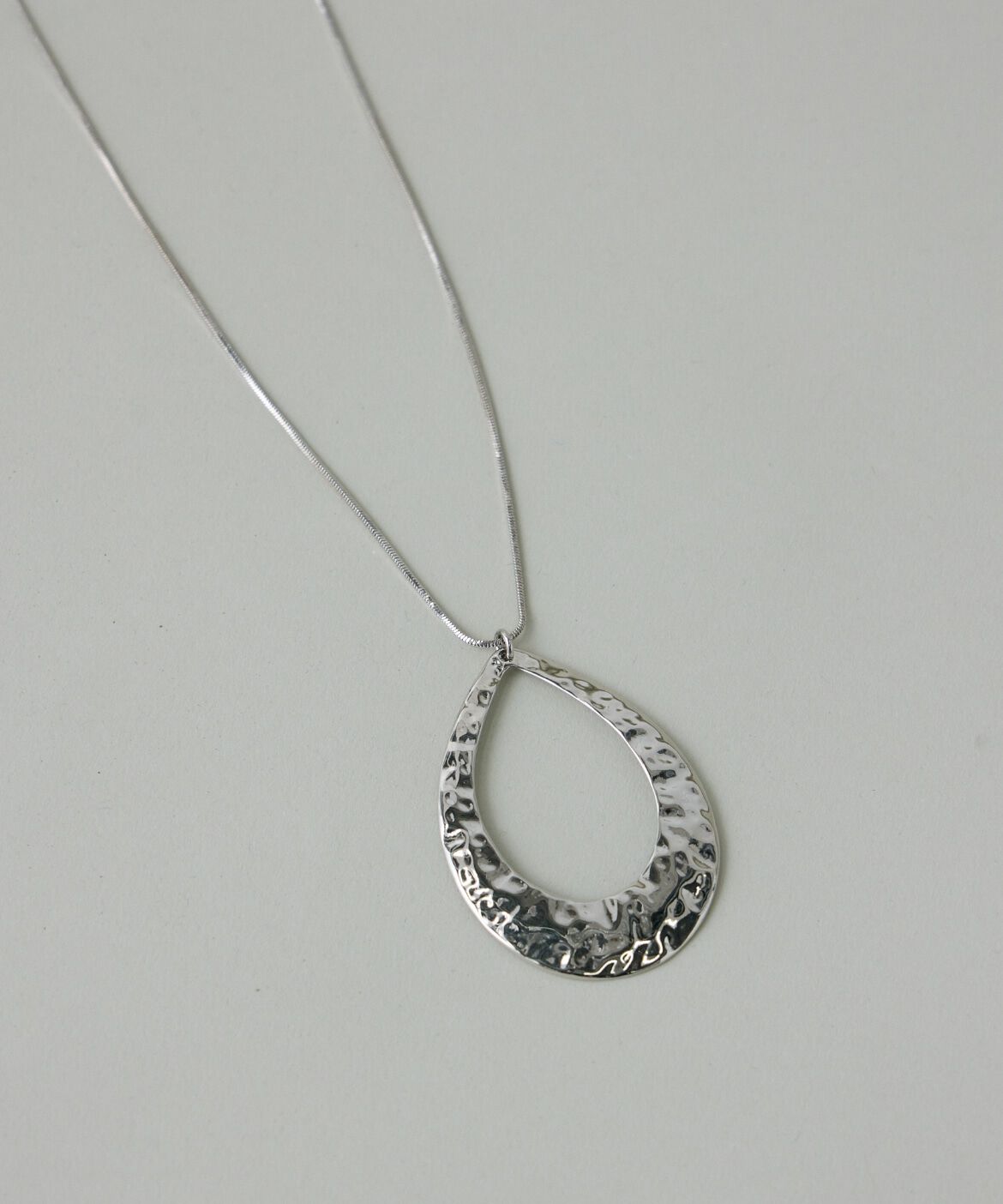 DAY by DAY it&rsquo;s international「ドロップシルエット ロングネックレス」|ネックレス|