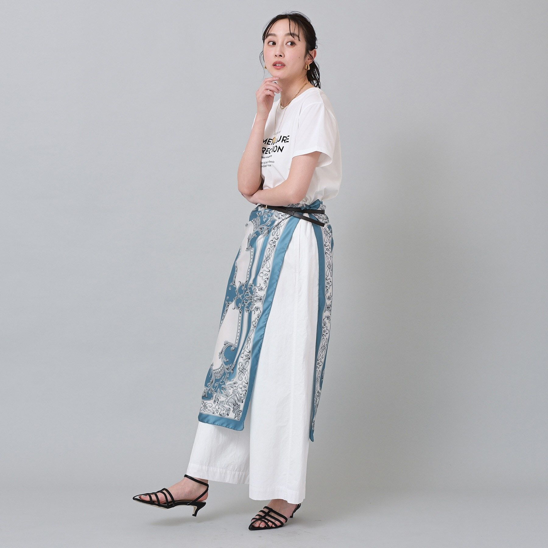 UNTITLED「【手洗い／88cm正方形】エンブレムプリントスカーフ」|ストール|