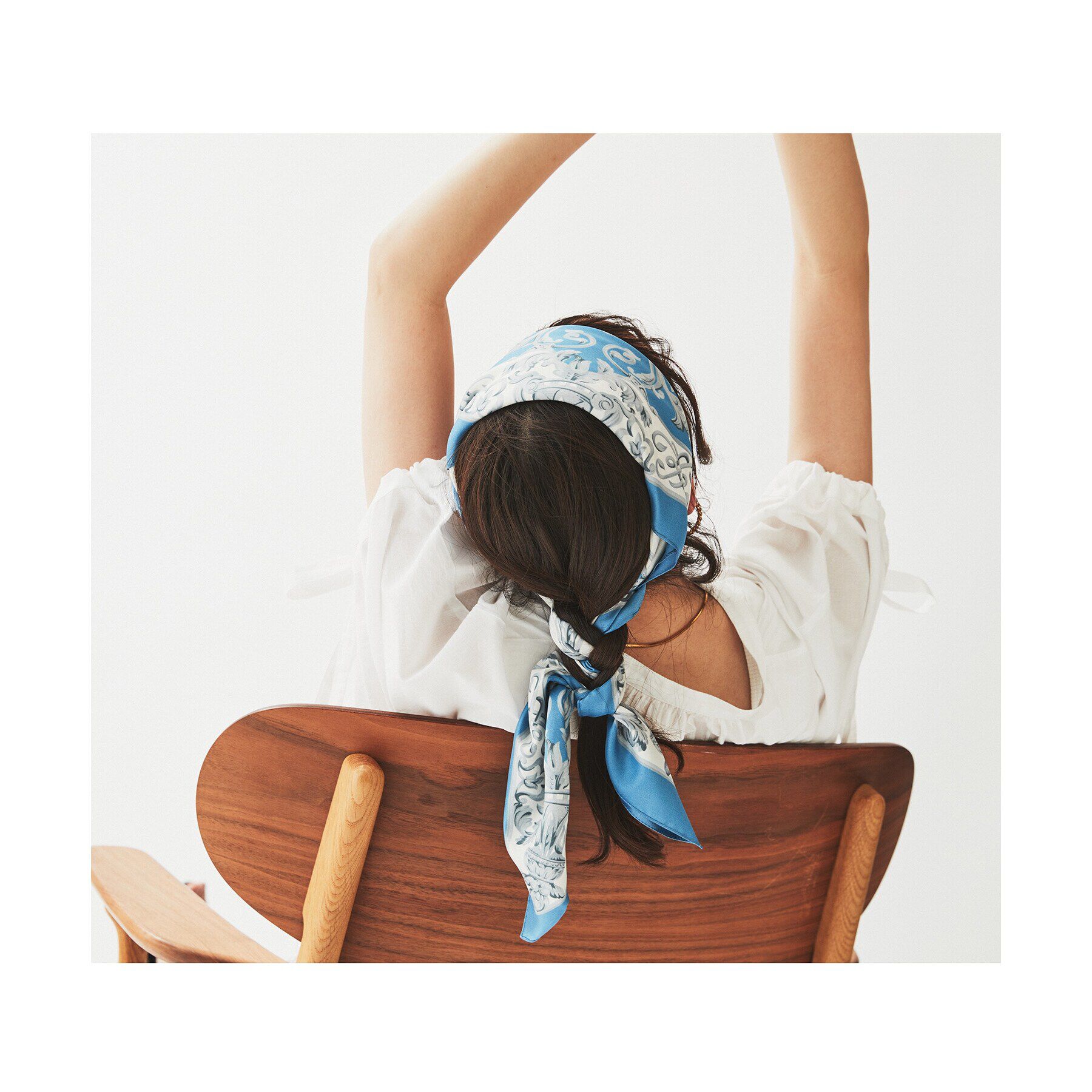 UNTITLED「【手洗い／88cm正方形】エンブレムプリントスカーフ」|ストール|