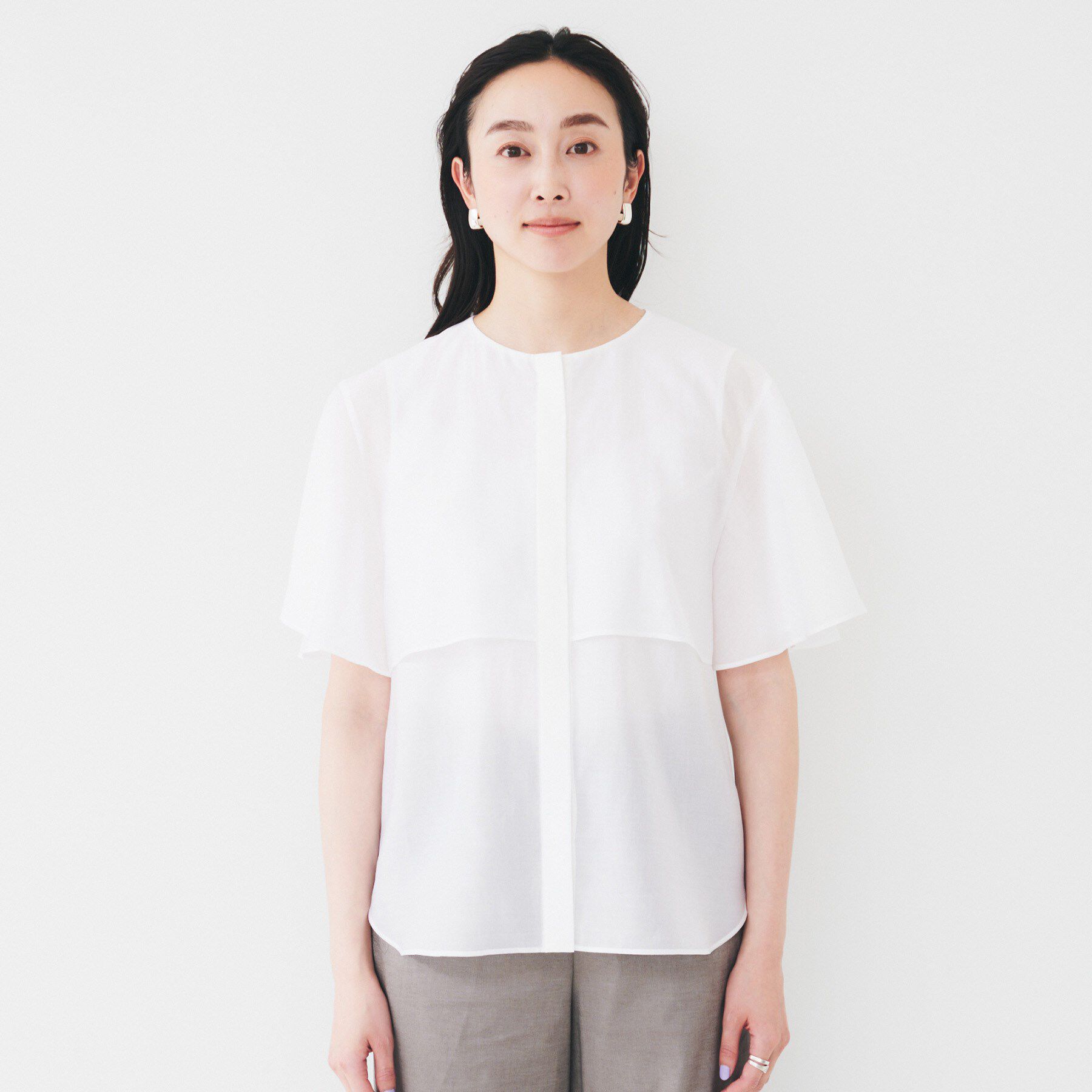 UNTITLED「【オンオフ/二の腕カバー】オーガンジーラッフルブラウス」|シャツ・ブラウス|