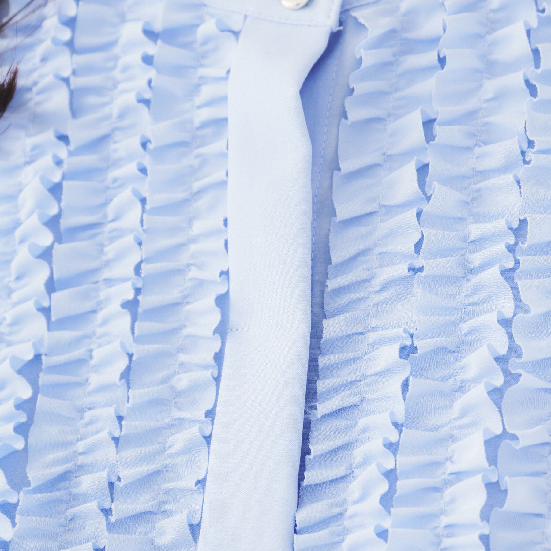 UNTITLED「スタンドネックフリルブラウス【吸水速乾/UVケア】」|シャツ・ブラウス|