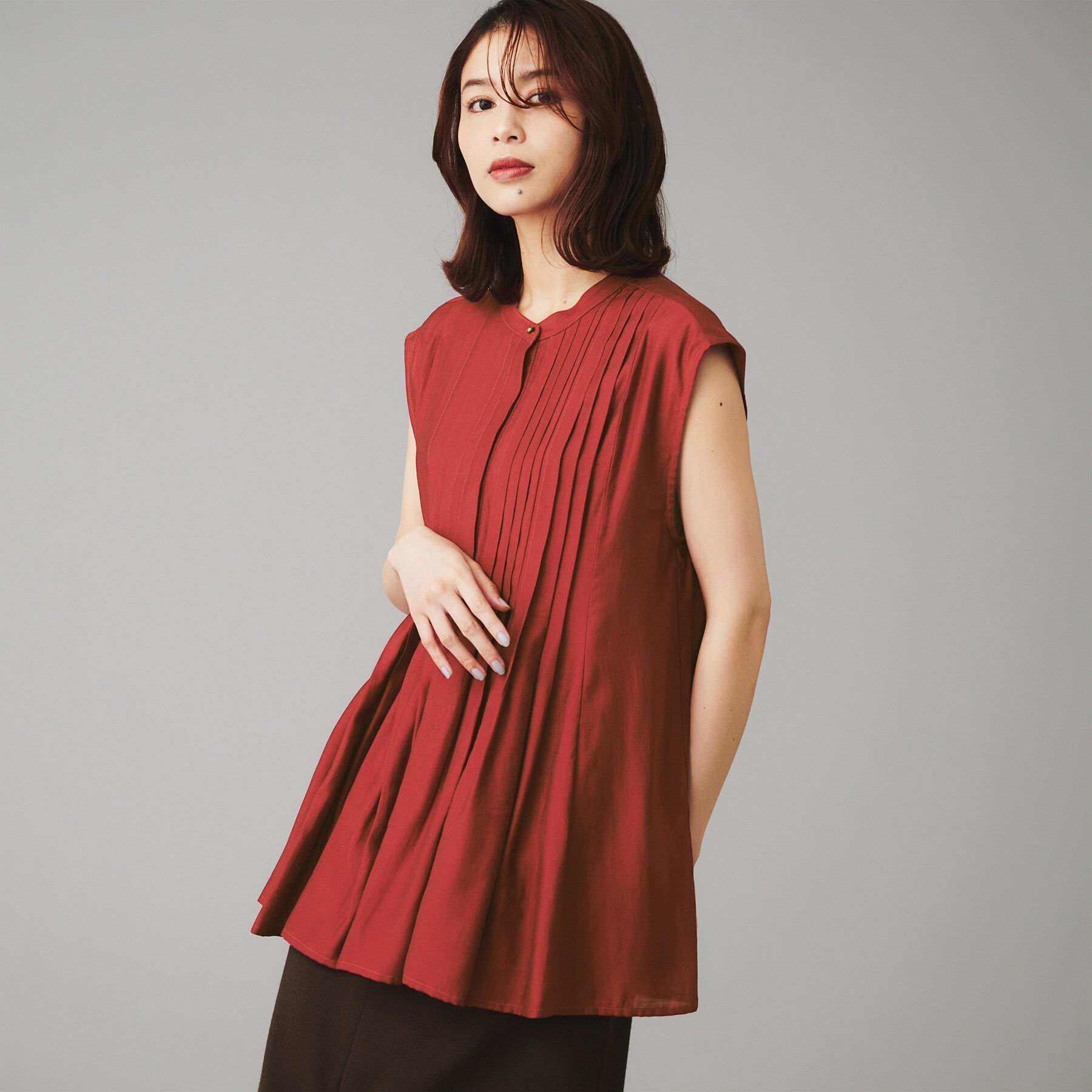 UNTITLED「【CHIGON】タックフレア フレンチブラウス」|シャツ・ブラウス|レッド(063)