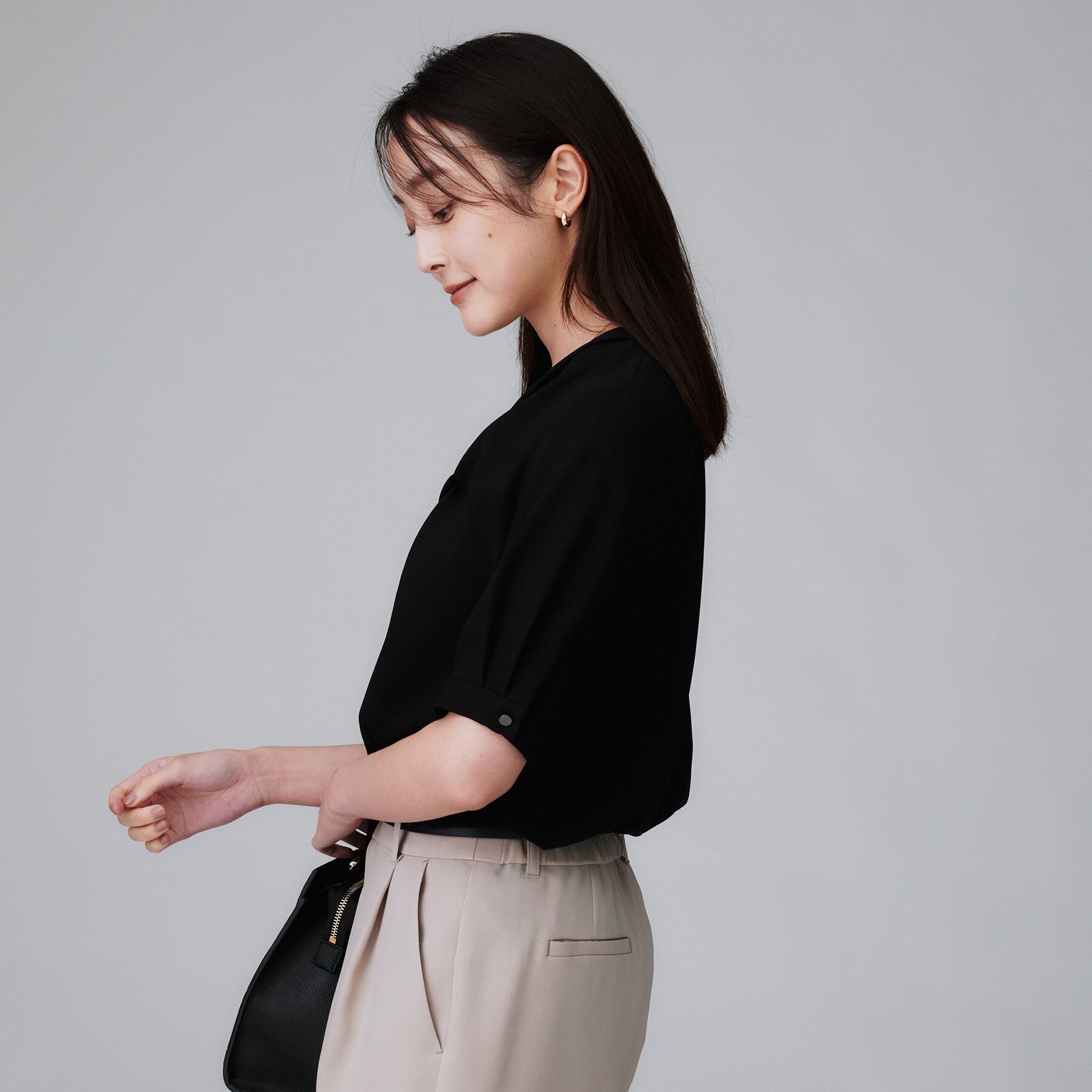 UNTITLED「【洗える/ストレッチ/通勤】Vネックブラウス」|シャツ・ブラウス|