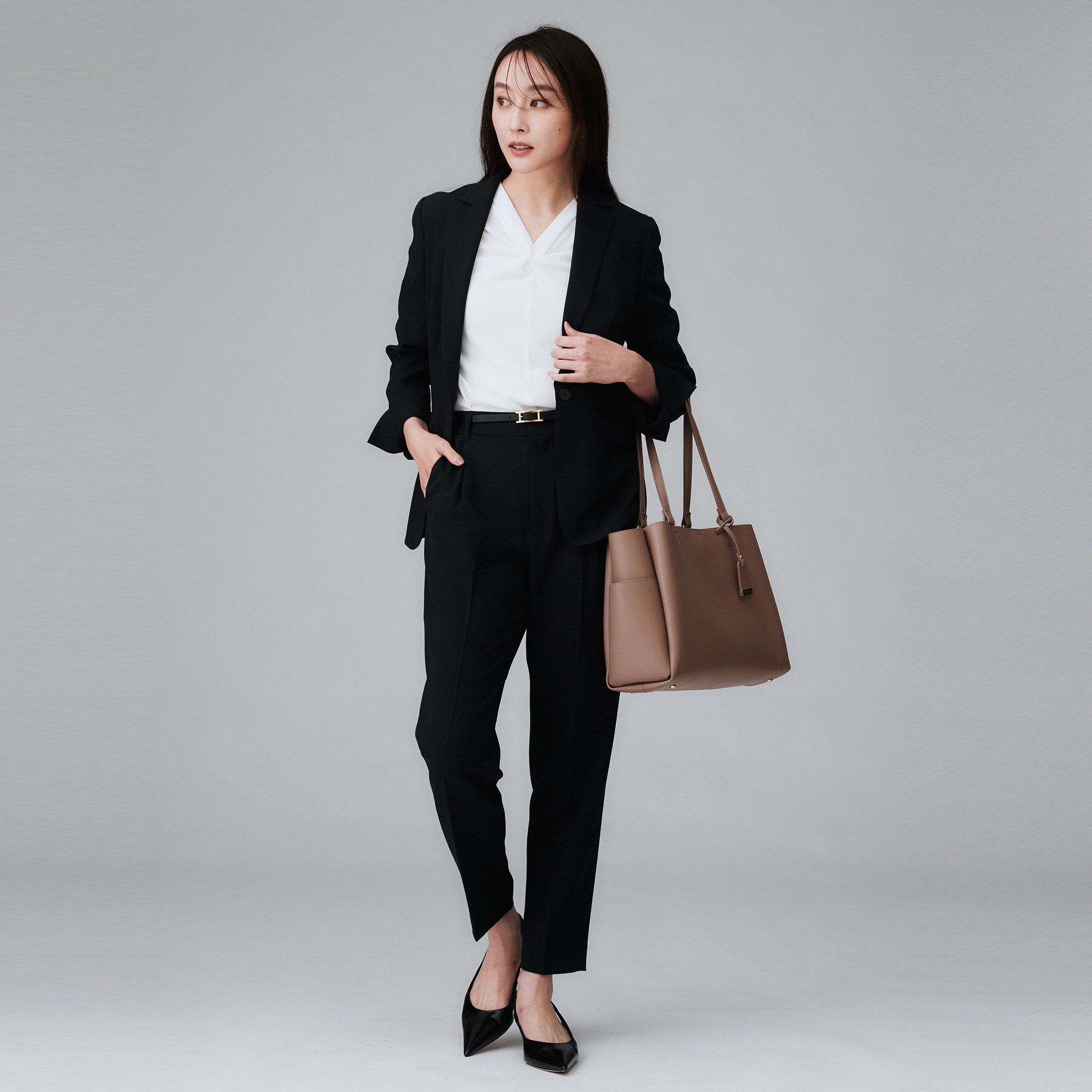 UNTITLED「【洗える/ストレッチ/通勤】Vネックブラウス」|シャツ・ブラウス|