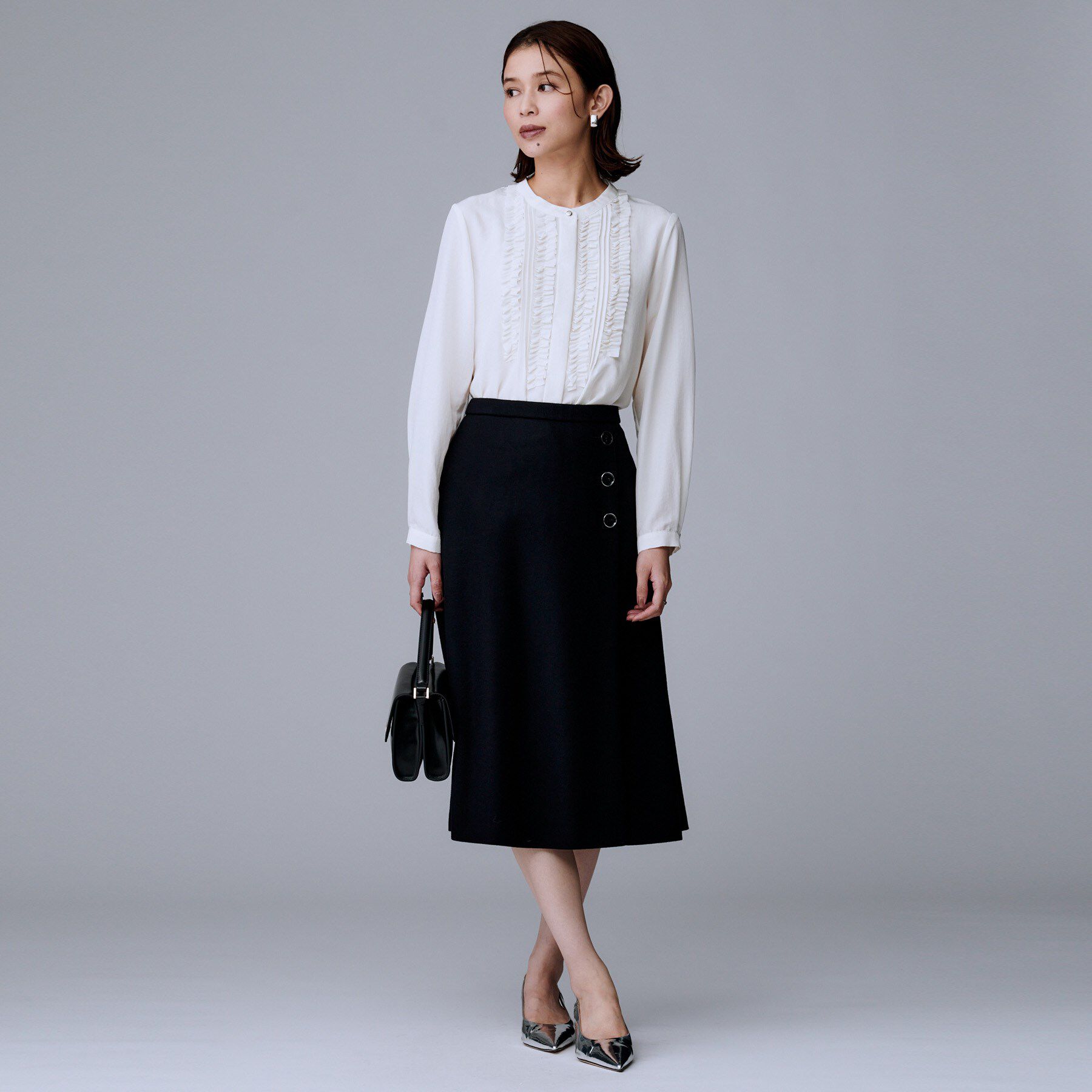 UNTITLED「【1枚で着映え/オンオフ着回し】フリルサテンブラウス」|シャツ・ブラウス|