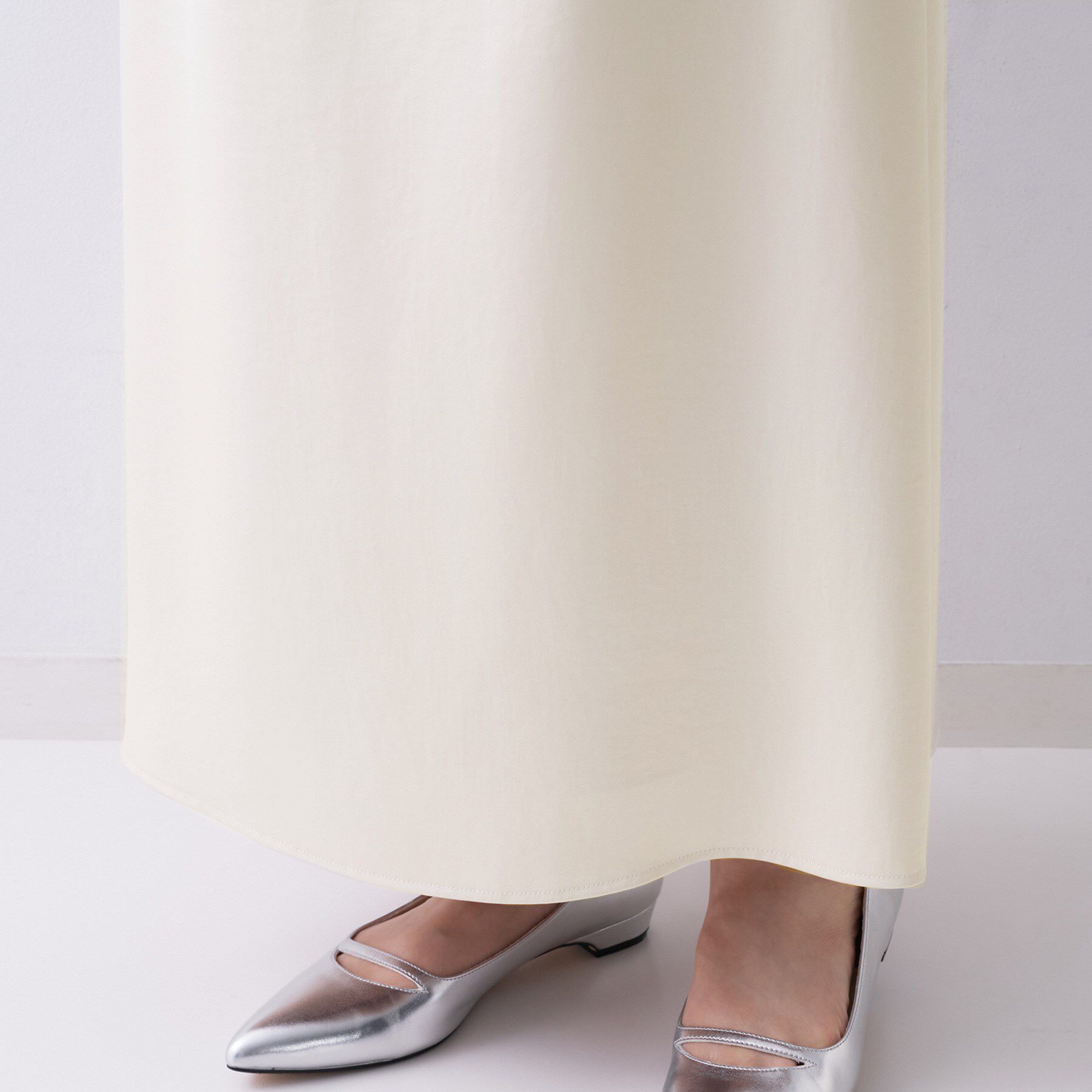 UNTITLED「【ウエストゴム/洗える】サテンナロースカート」|スカート|