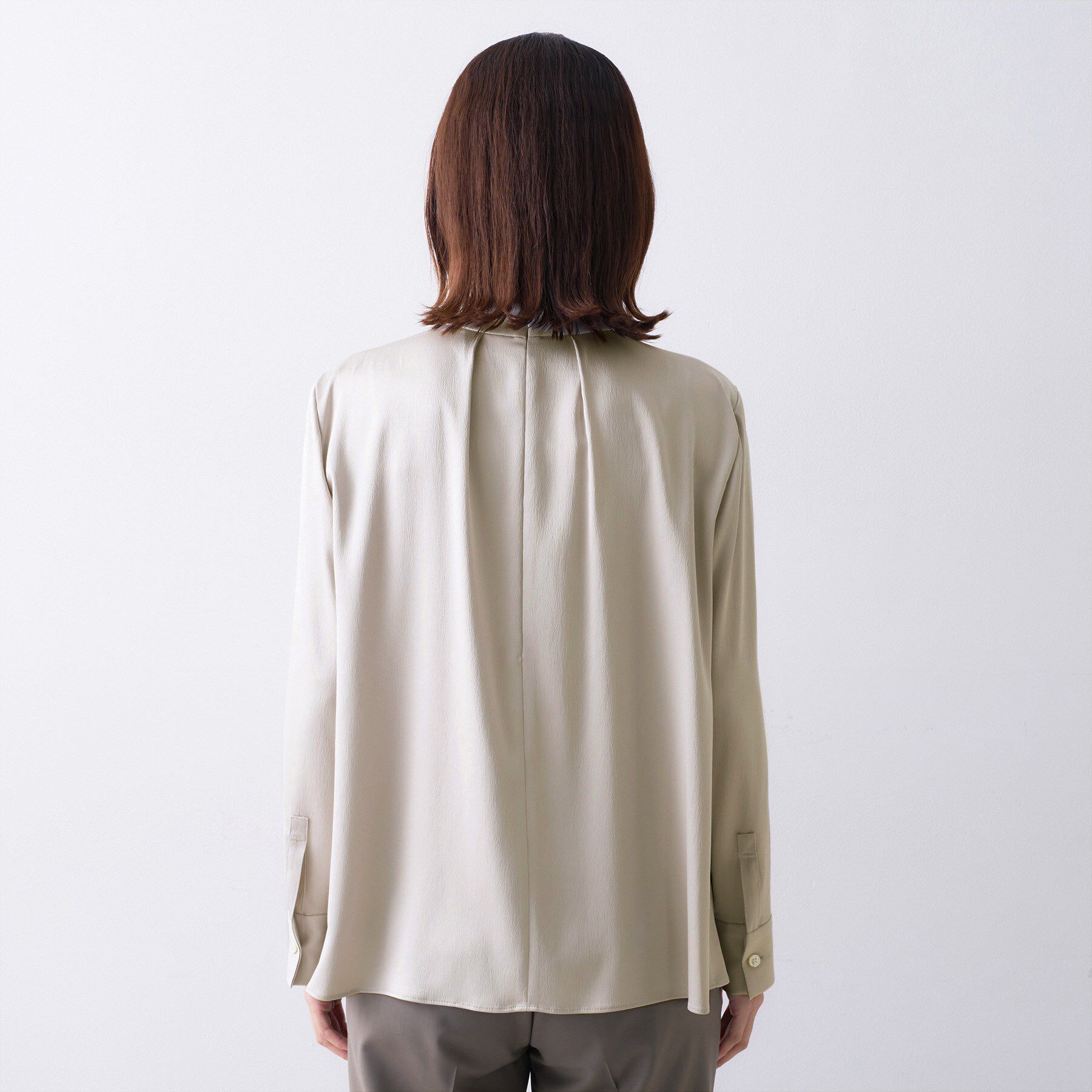 UNTITLED「【きれいめ/お仕事着】サテンドレープブラウス」|シャツ・ブラウス|