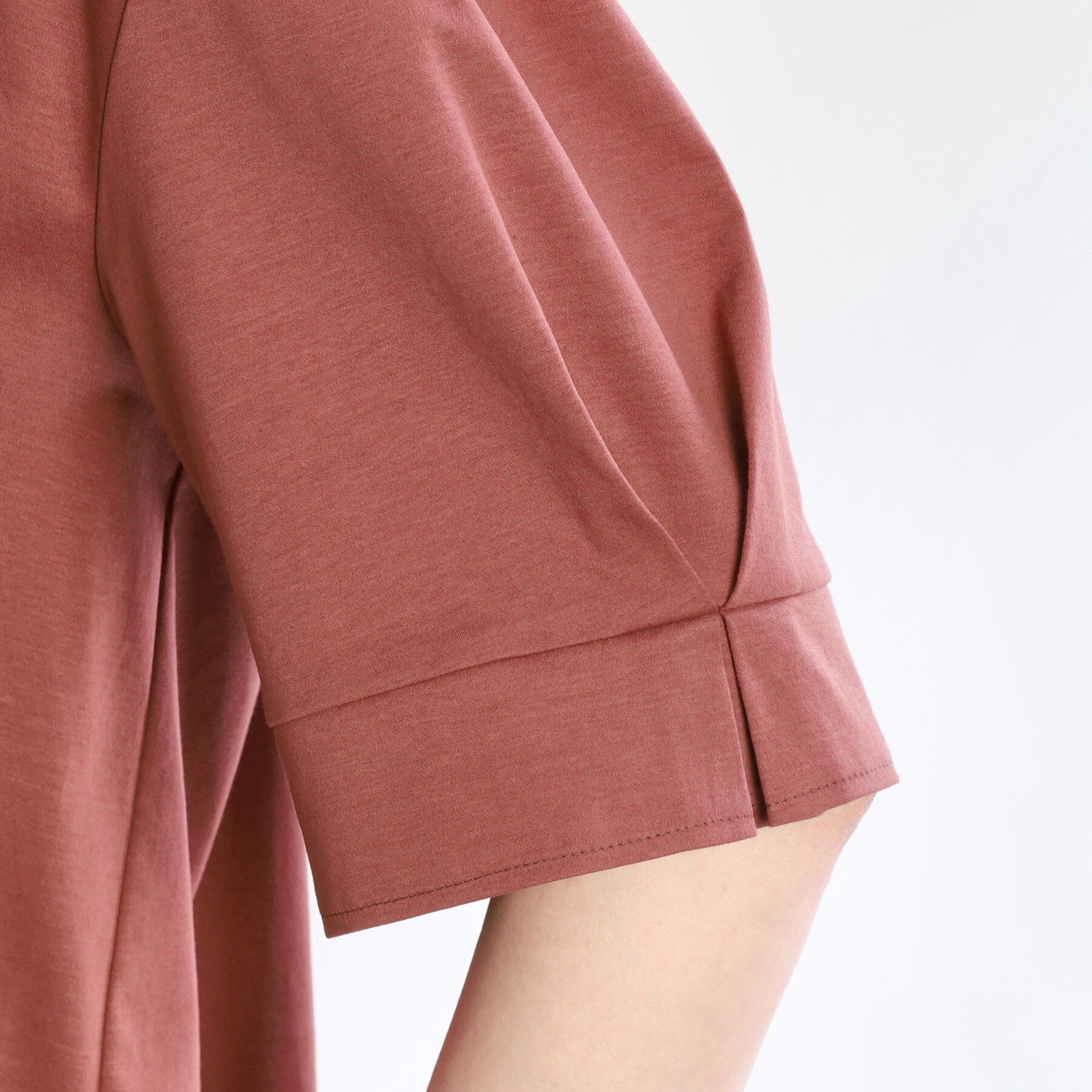 Reflect「【すっきり見え！長め丈／マシンウォッシュ可】スキッパーネックジャージトップス」|Tシャツ・カットソー|