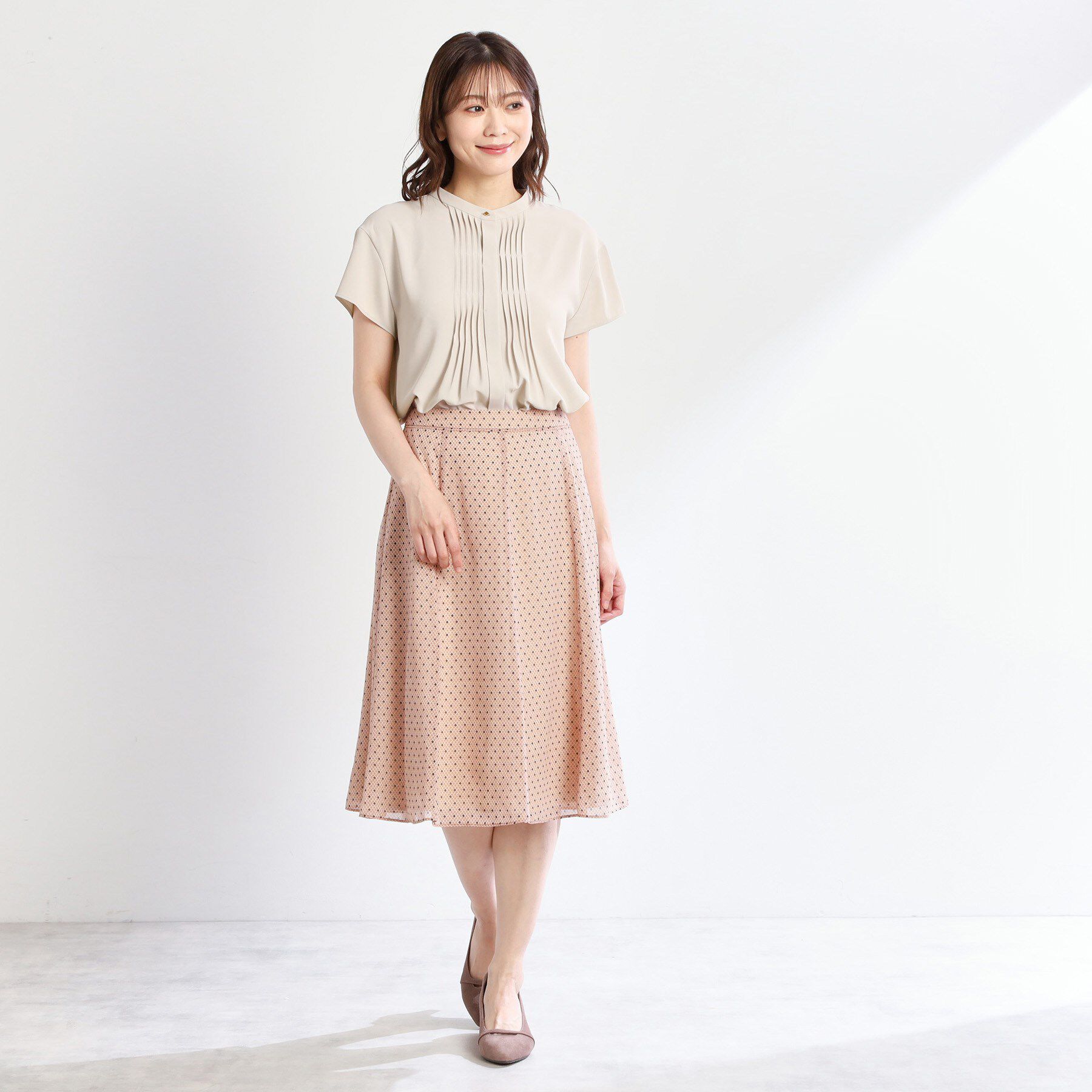 Reflect「【インナーに◎／すっきり見え！長め丈】タックデティールブラウス」|シャツ・ブラウス|