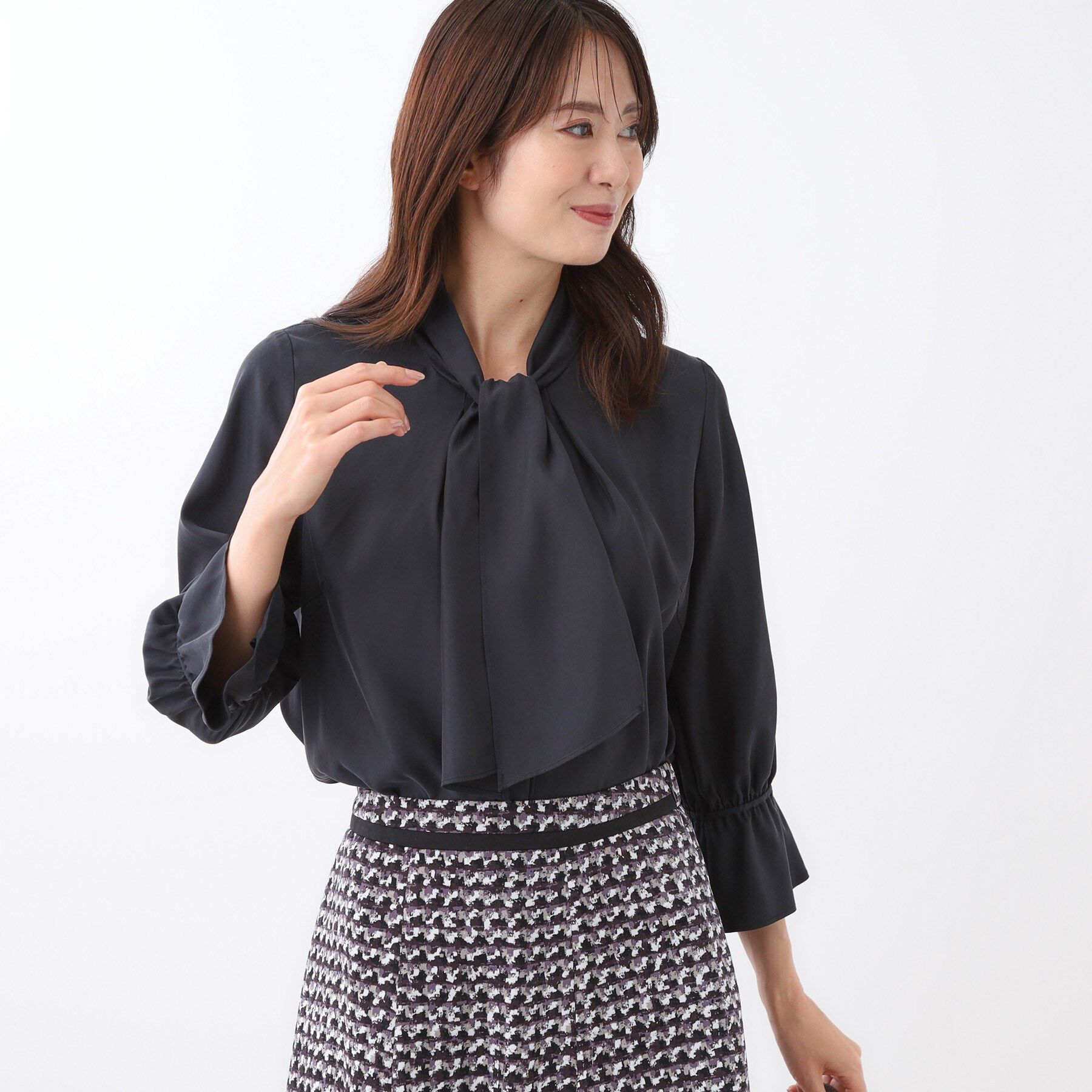 Reflect「【キレイめスタイル／通勤におすすめ◎】ボウタイシャンブレーカラーブラウス」|シャツ・ブラウス|
