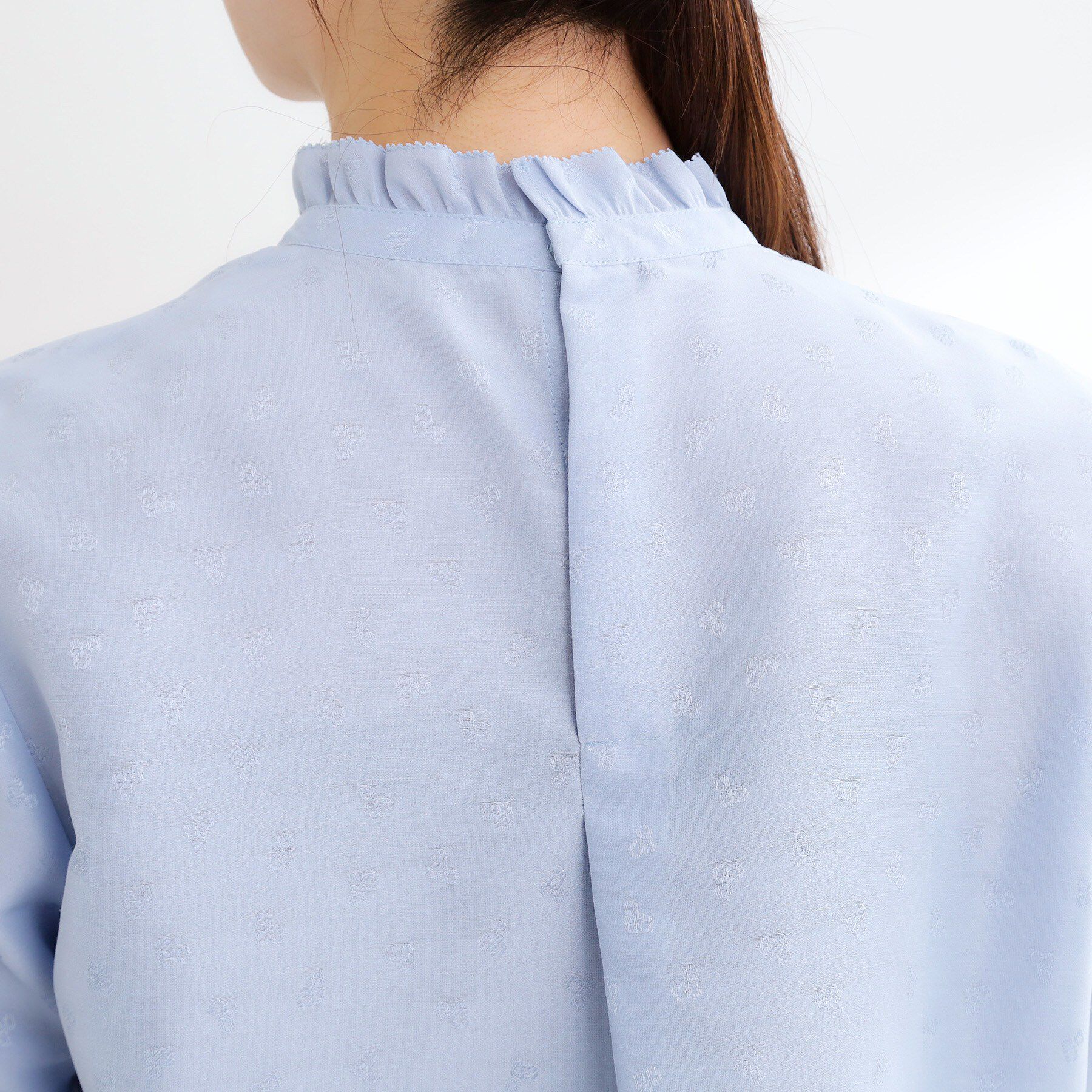 Reflect「フリルネックサテンジャカードブラウス」|シャツ・ブラウス|