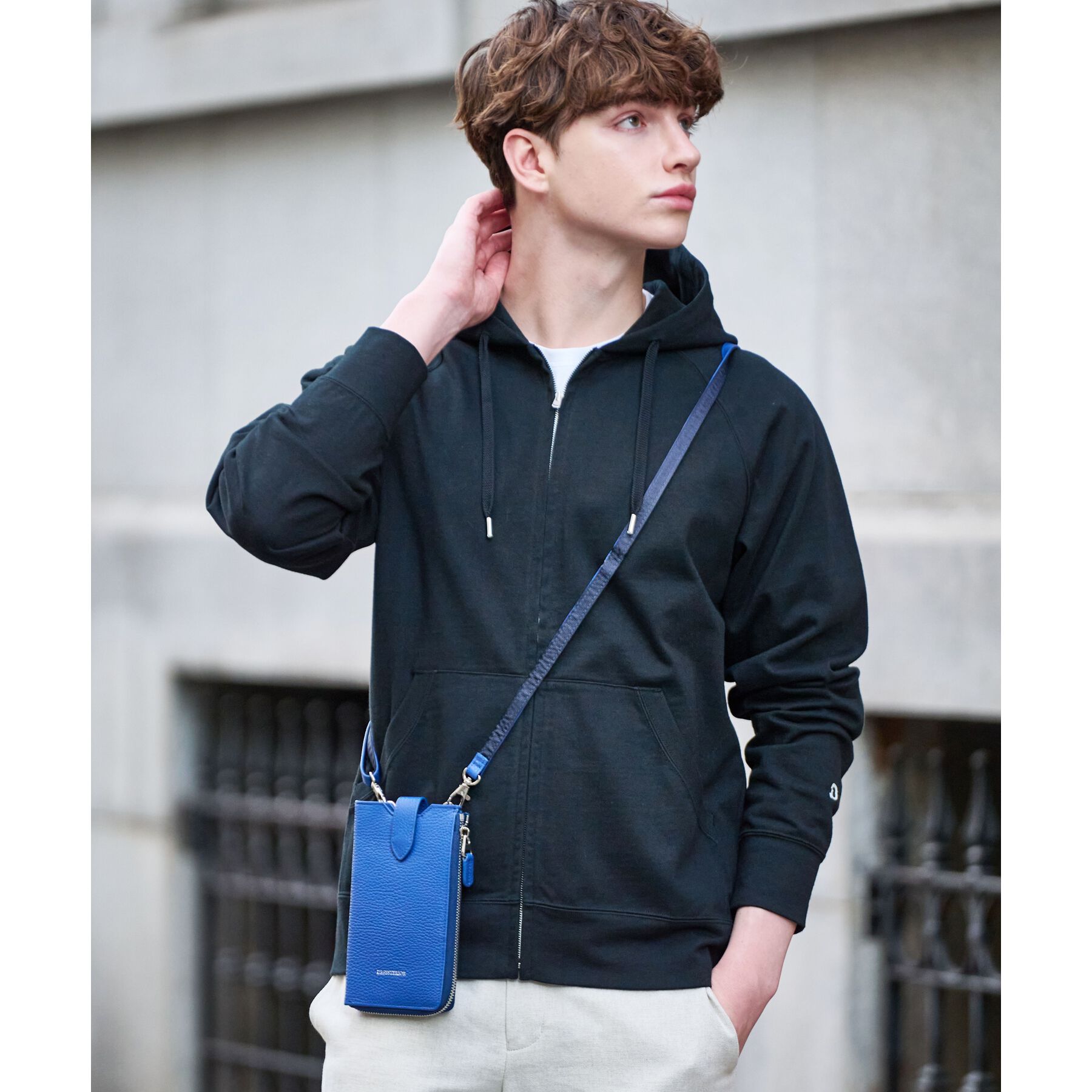 DRESSTERIOR「【Safari5月号掲載】イタリアレザースマホショルダーバッグ」|ショルダー・メッセンジャー|