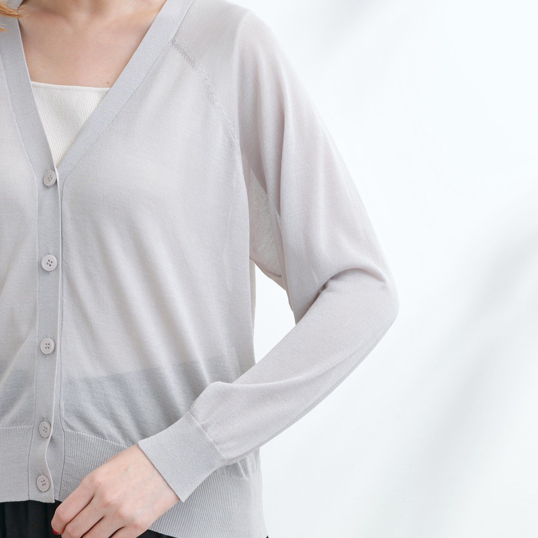 grove「さっと二の腕カバー　大人な抜け感シアーラグランVネックカーデ」|カーディガン|