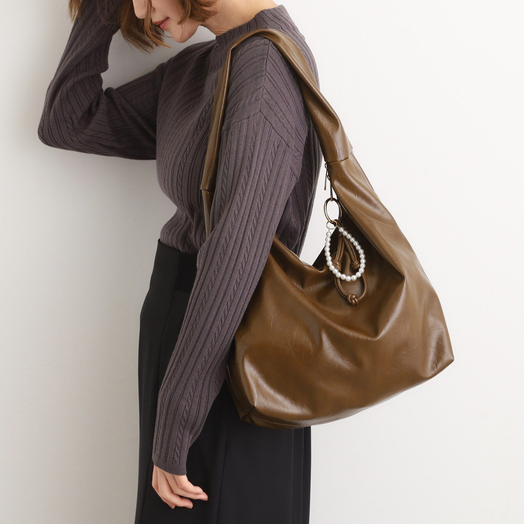 grove「パール調チャームワンショルダー」|ショルダー・メッセンジャー|ブラウン(043)