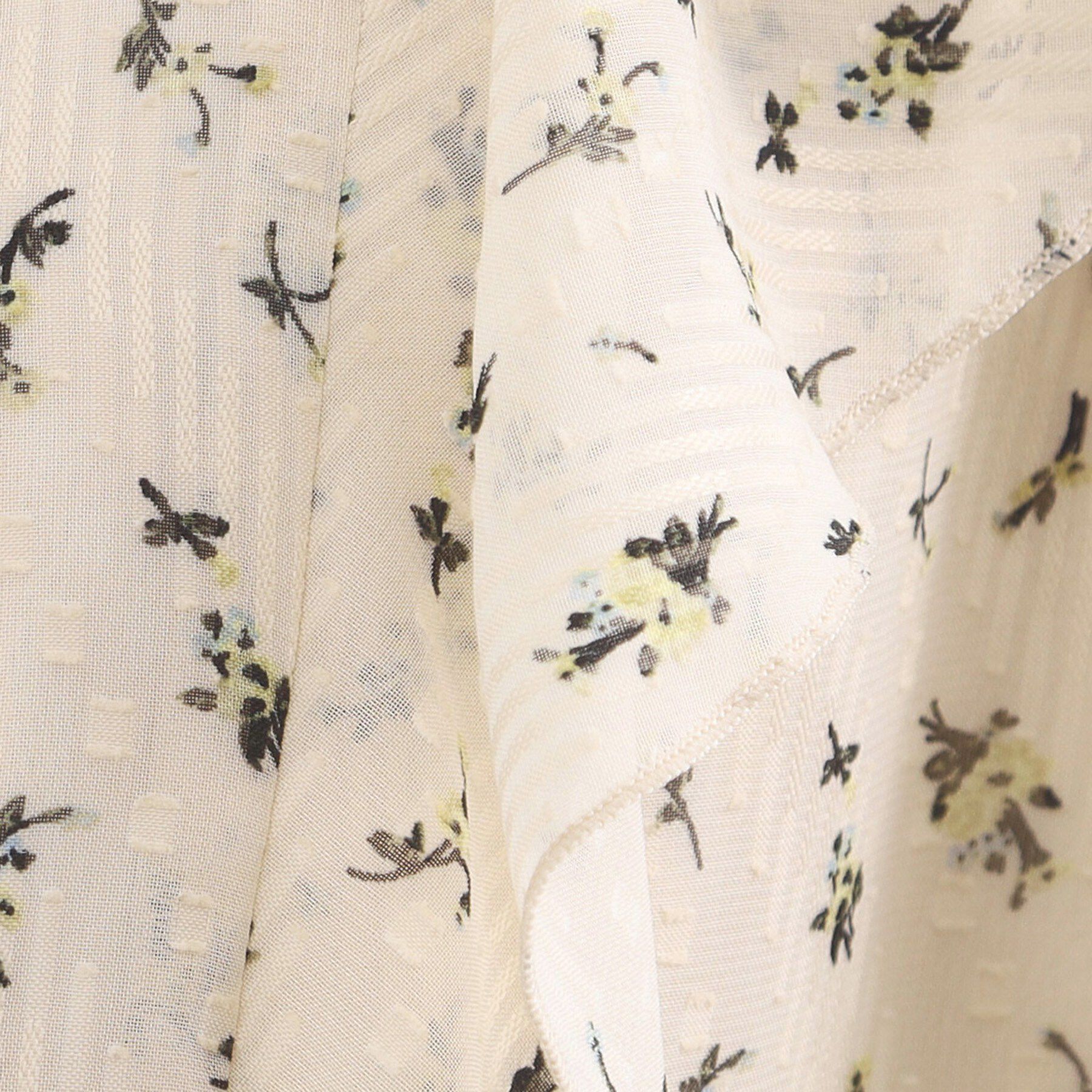 grove「【二の腕カバー・お仕事◎】フラワープリントブラウス」|シャツ・ブラウス|