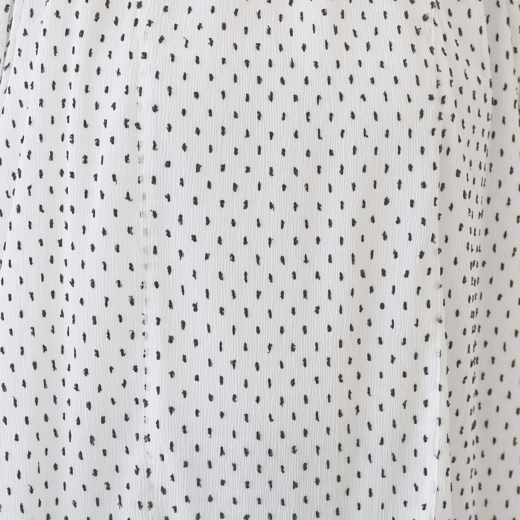 INDIVI「【洗える／ドット柄／凹凸素材】袖コンシャスドルマンブラウス」|シャツ・ブラウス|