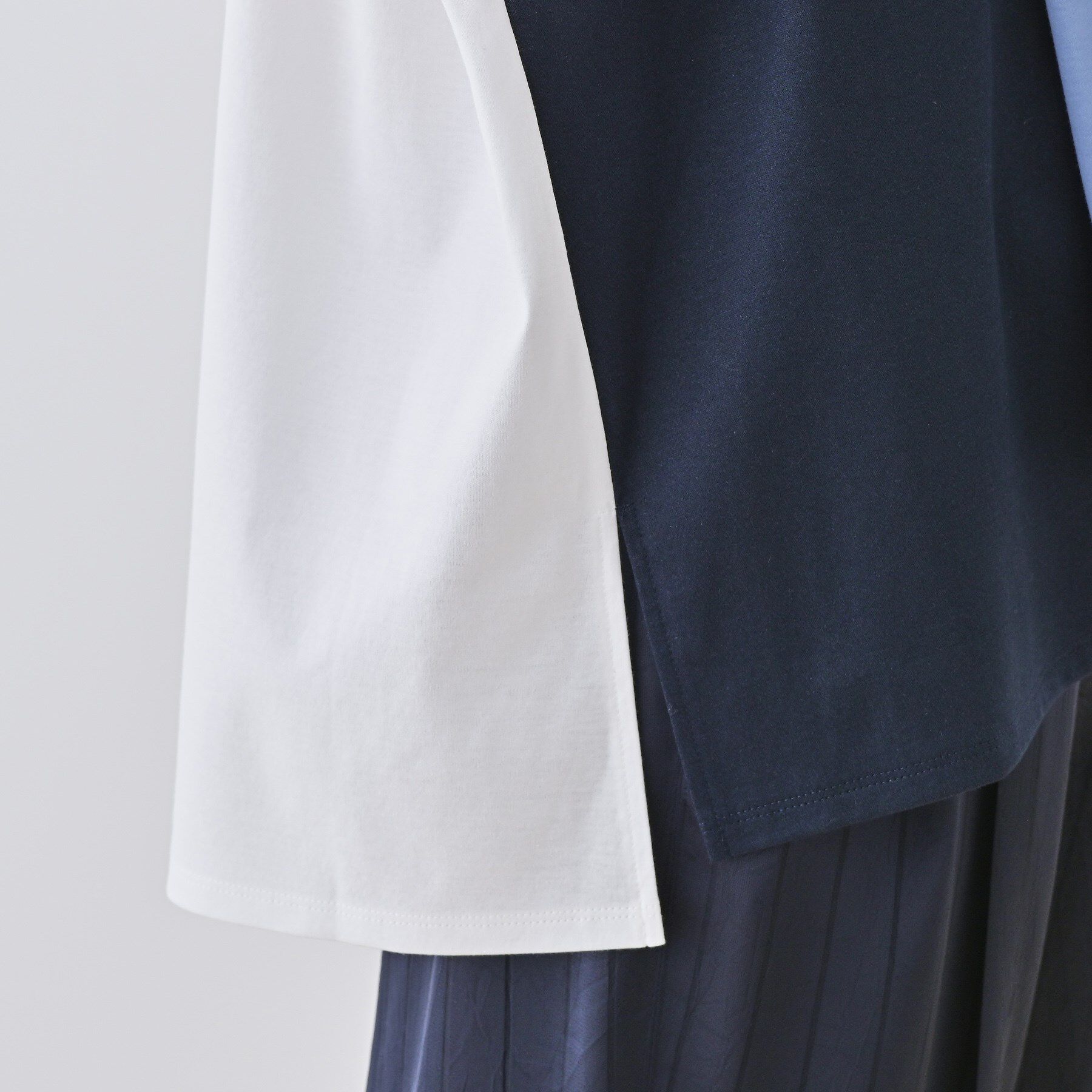 INDIVI「【洗える／汗ジミ防止】バイカラー＆アシメヘム Tシャツ」|Tシャツ・カットソー|