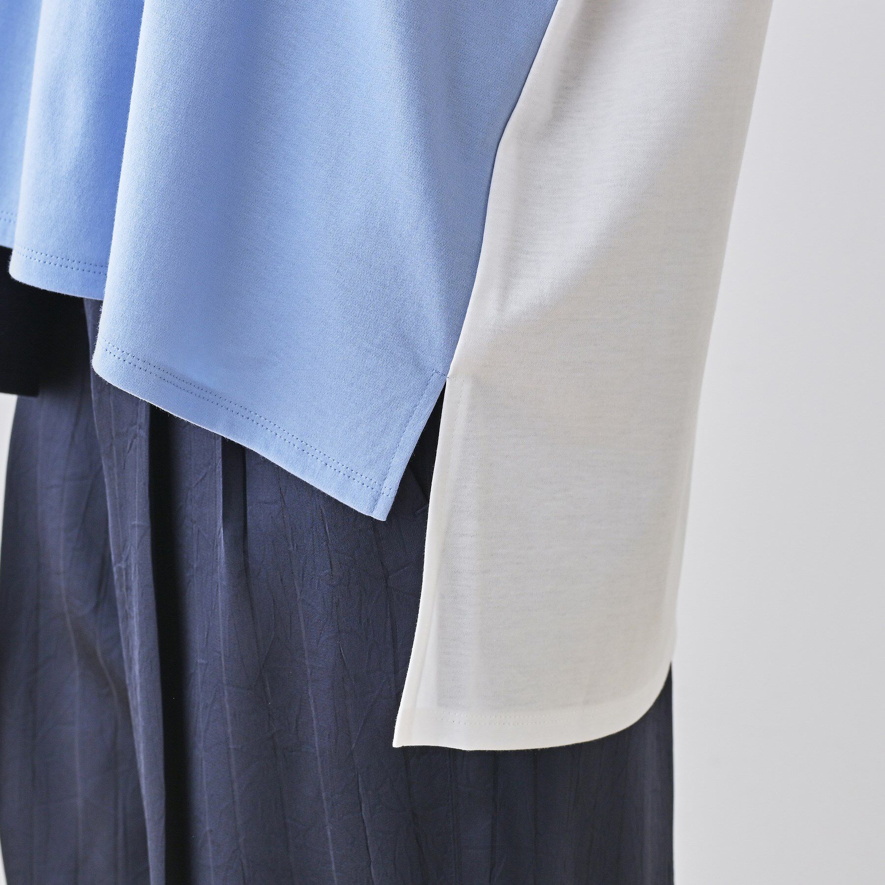 INDIVI「【洗える／汗ジミ防止】バイカラー＆アシメヘム Tシャツ」|Tシャツ・カットソー|