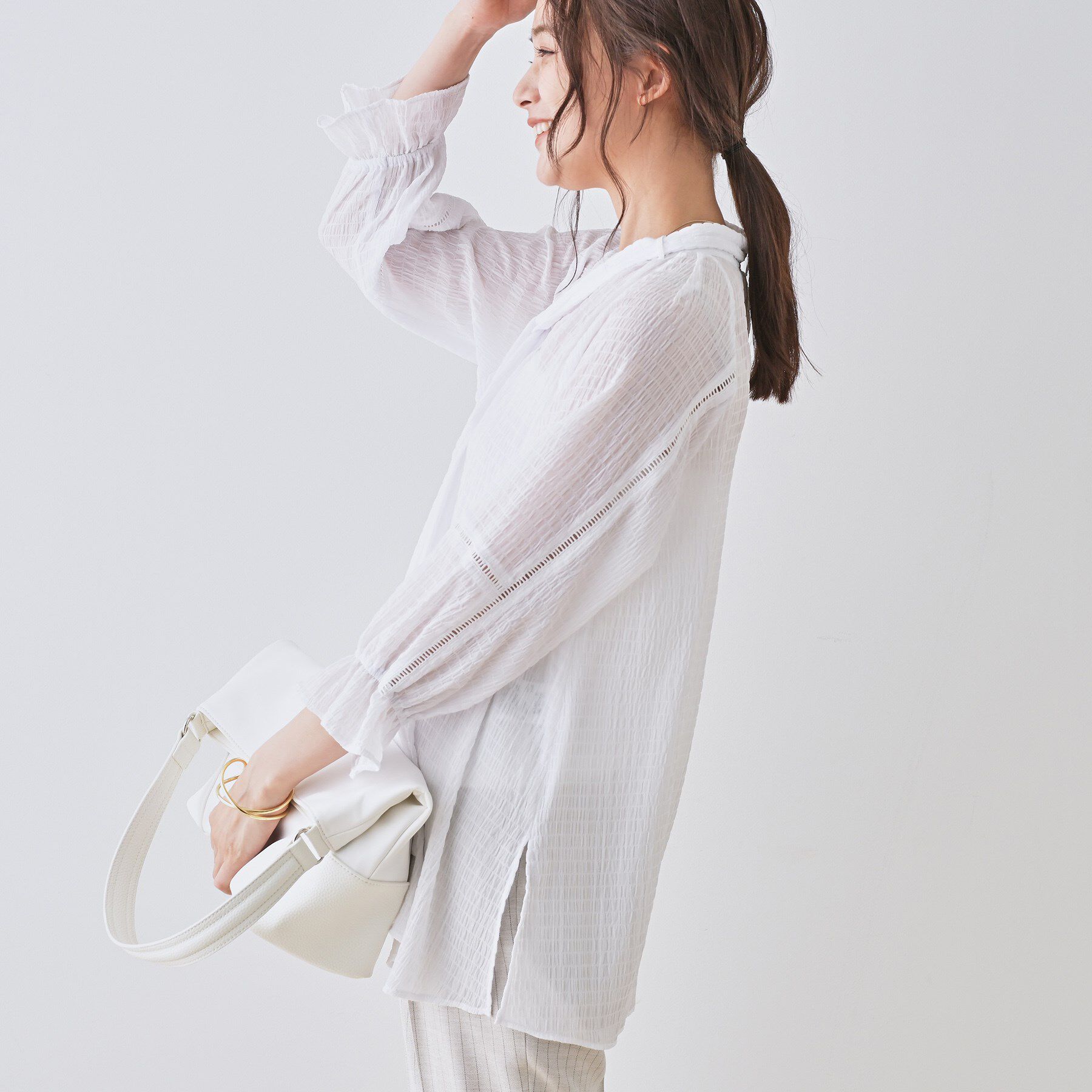 INDIVI「【洗える／シャーリング素材】ボリューム袖エアリーブラウス」|シャツ・ブラウス|