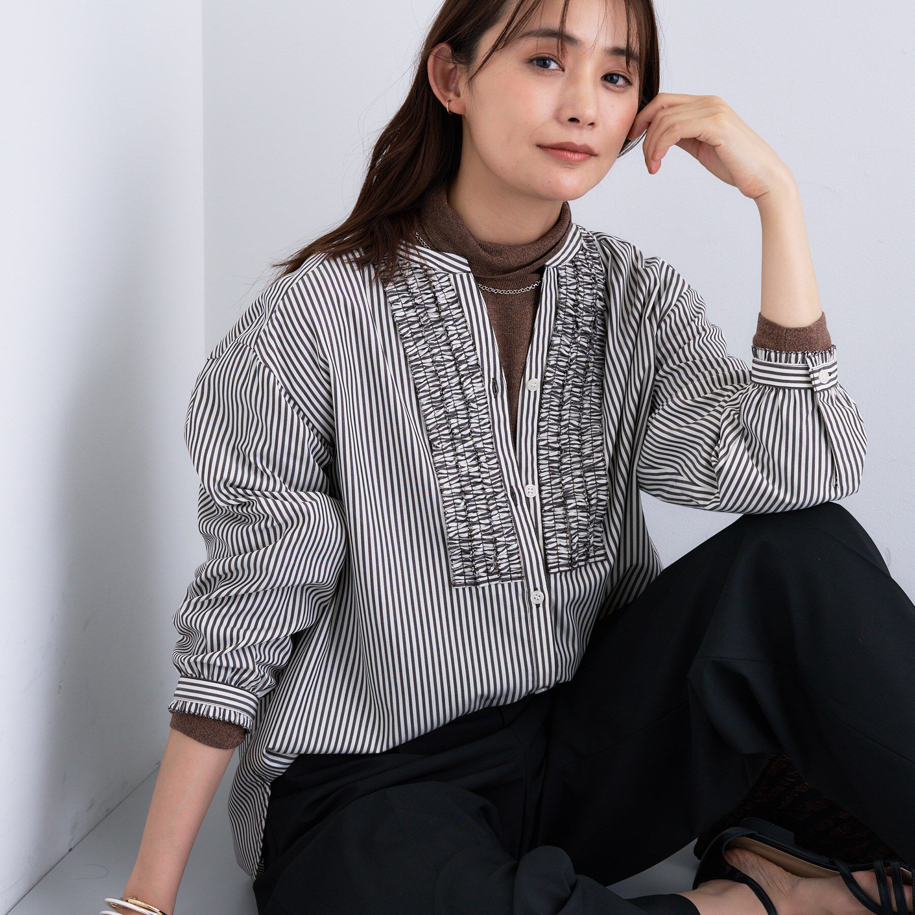 INDIVI「【洗える】胸元タックフリル長袖ブラウス」|シャツ・ブラウス|