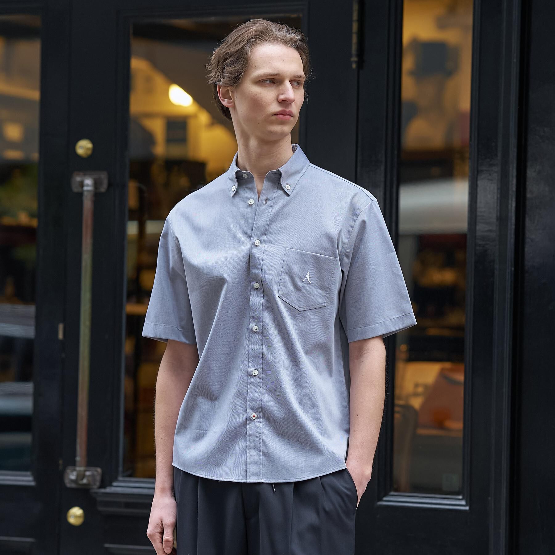 TAKEO KIKUCHI「【BOWLER HAT LABEL】ボーラーハットウォーカー刺繍 半袖ボタンダウンシャツ」|シャツ・ブラウス|チャコールグレー(0