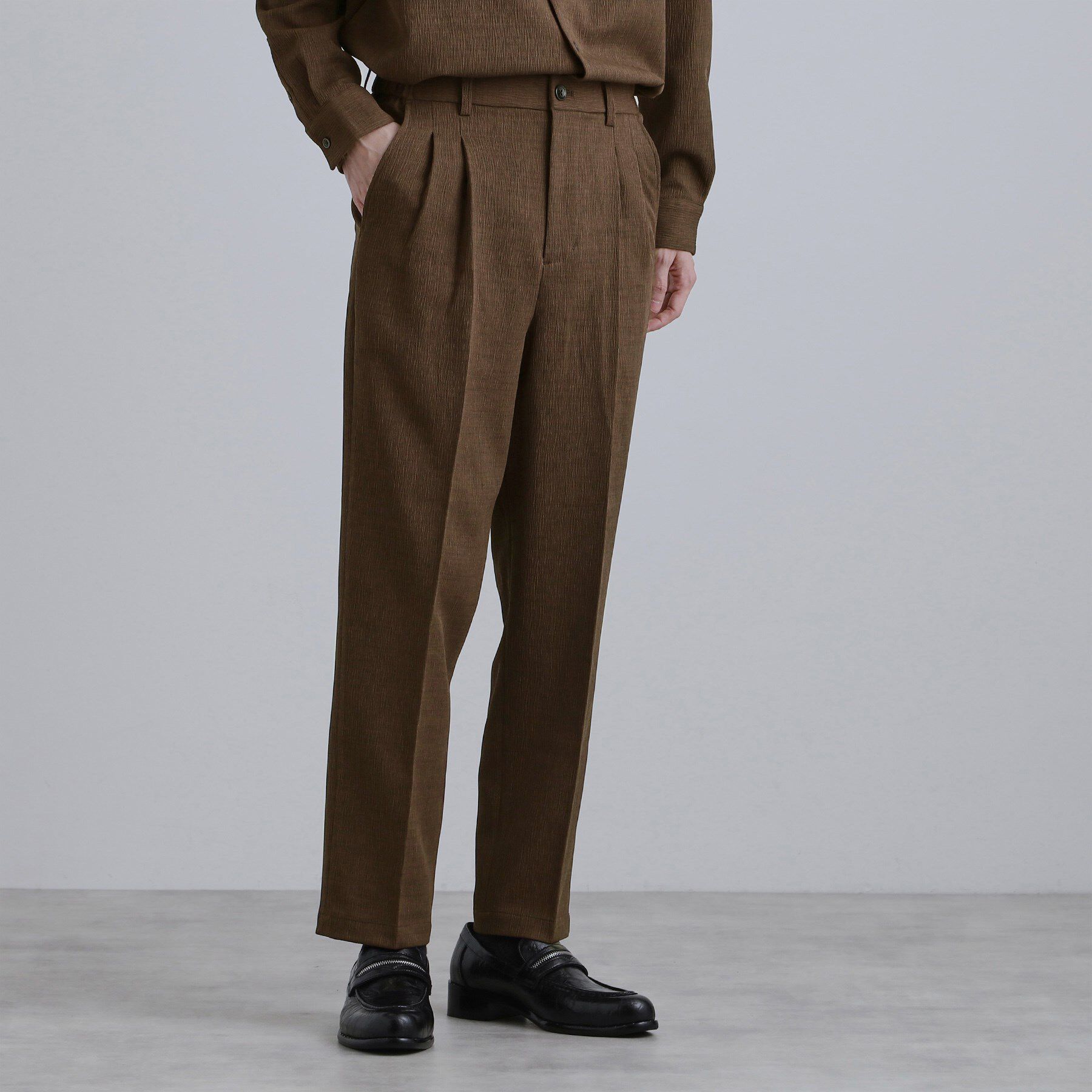 tk.TAKEO KIKUCHI「【セットアップ対応】テッククレープルーズテーパードパンツ」|その他|ブラウン(044)