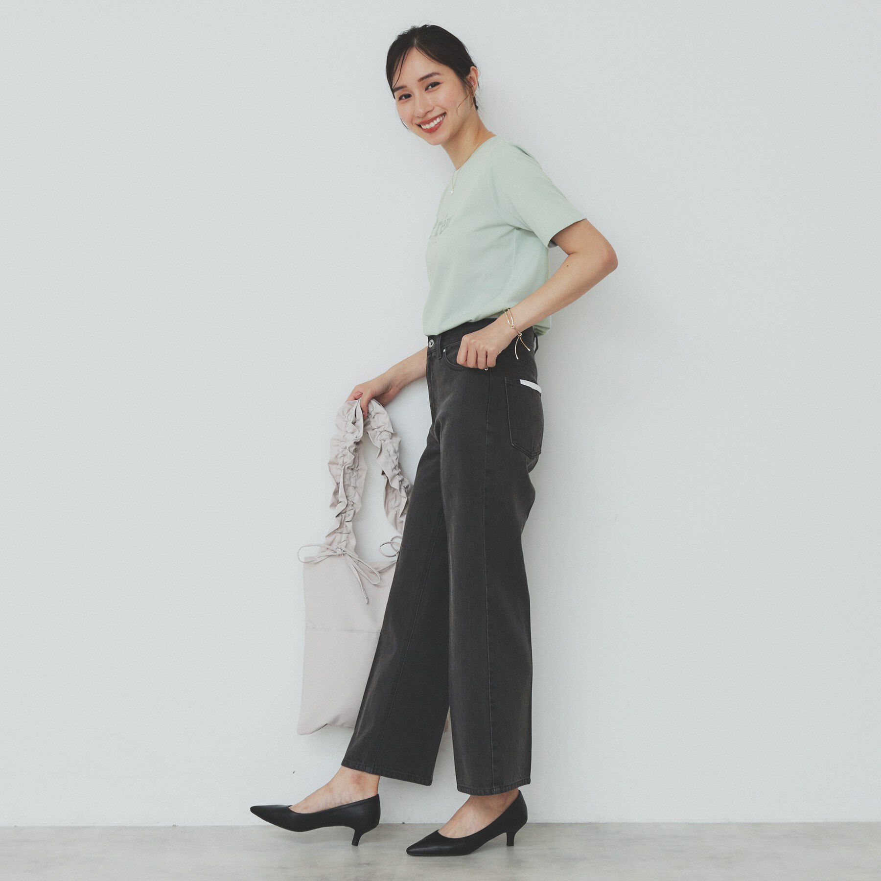 index「スパンコール刺繍ロゴTシャツ【洗濯機洗い可/接触冷感/UVケア】」|Tシャツ・カットソー|