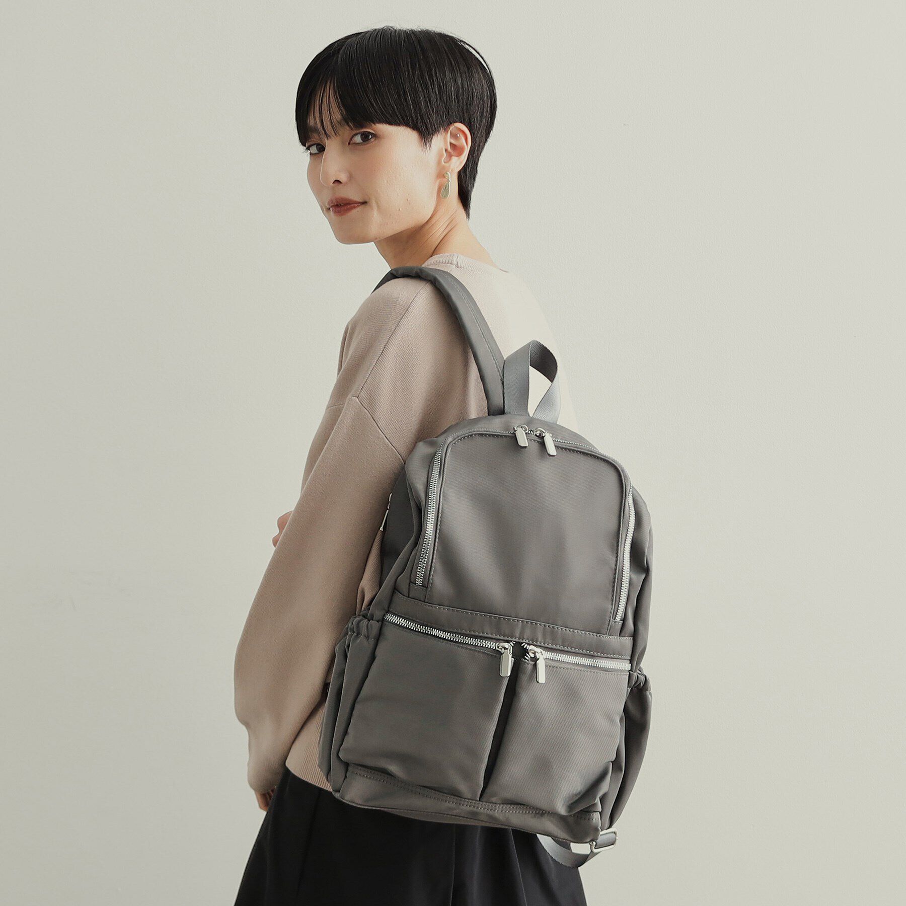 OPAQUE.CLIP「【撥水加工／マルチポケット】カジュアルリュックサック」|リュック|チャコールグレー(0