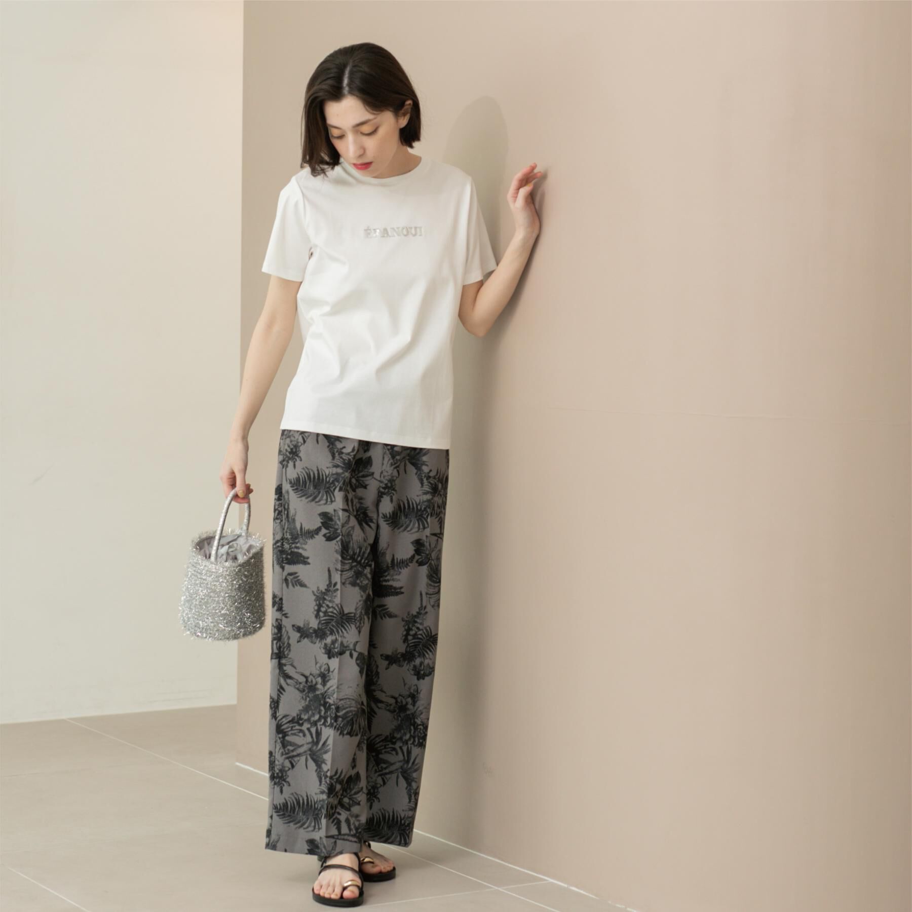 OPAQUE.CLIP「刺繍＆スパンコールロゴTシャツ【洗濯機洗い可】」|Tシャツ・カットソー|