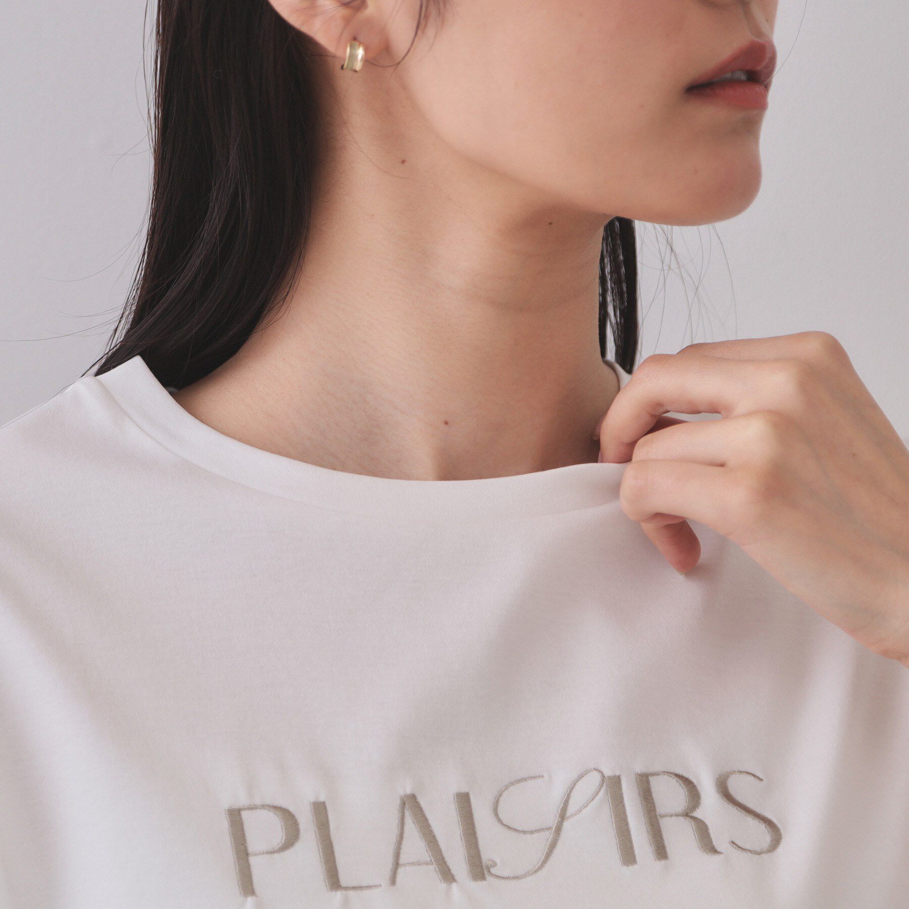 OPAQUE.CLIP「刺繍＆スパンコールロゴTシャツ【洗濯機洗い可】」|Tシャツ・カットソー|