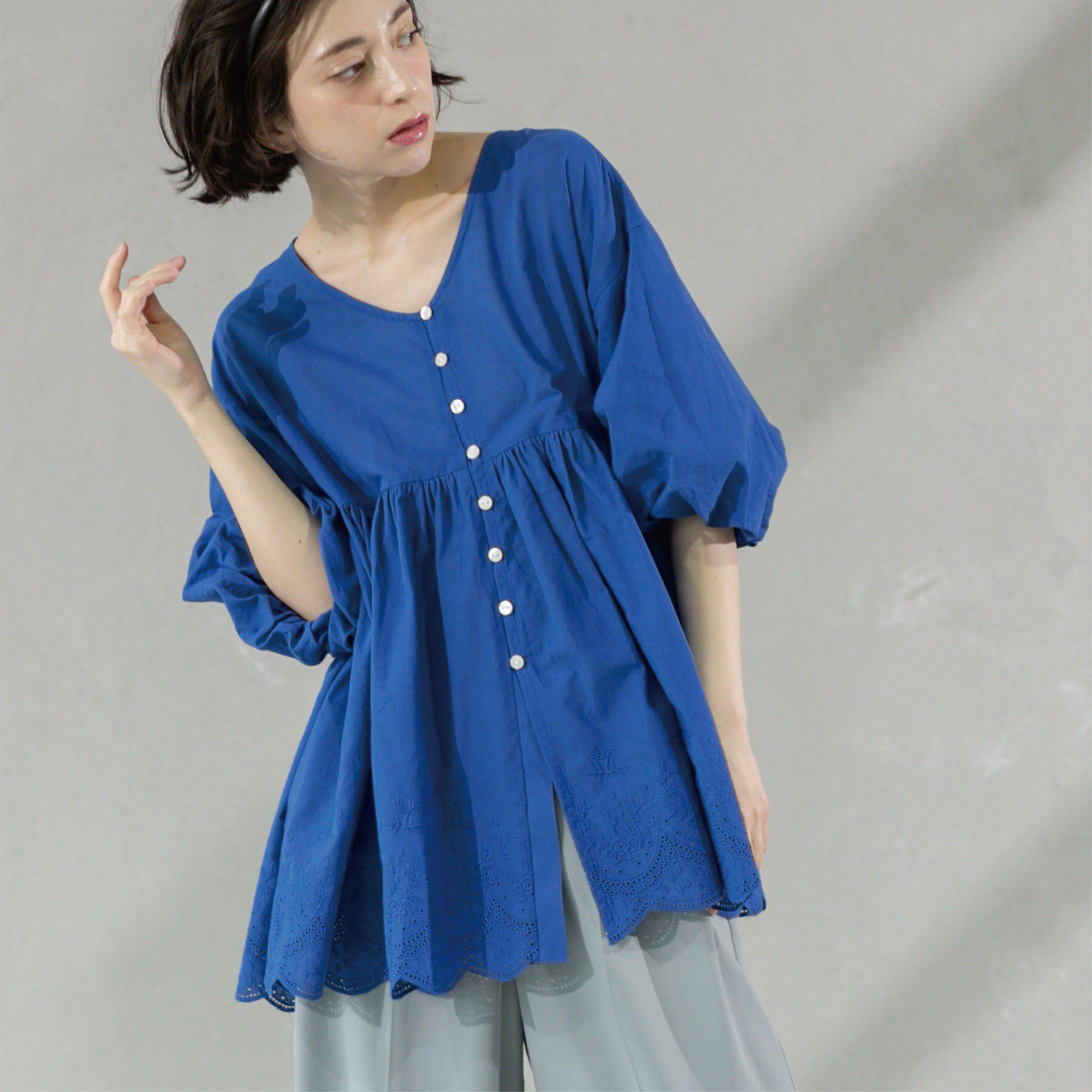 OPAQUE.CLIP「バルーン袖スカラップ刺繍レースチュニック」|シャツ・ブラウス|ブルー(093)