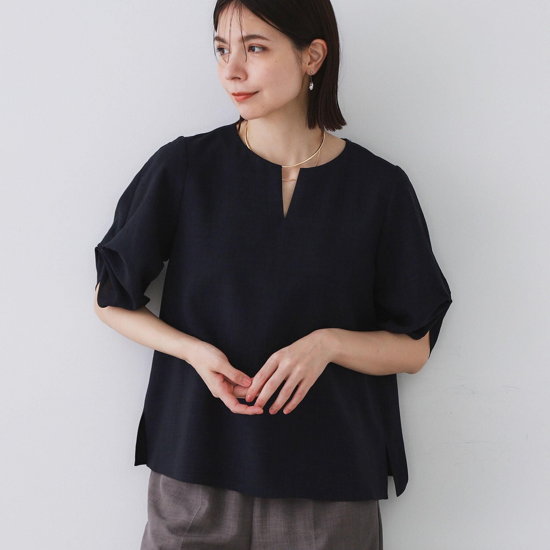 OPAQUE.CLIP「リネンライクキーネックタックスリーブブラウス【洗濯機洗い可/吸水速乾/接触冷感】」|シャツ・ブラウス|