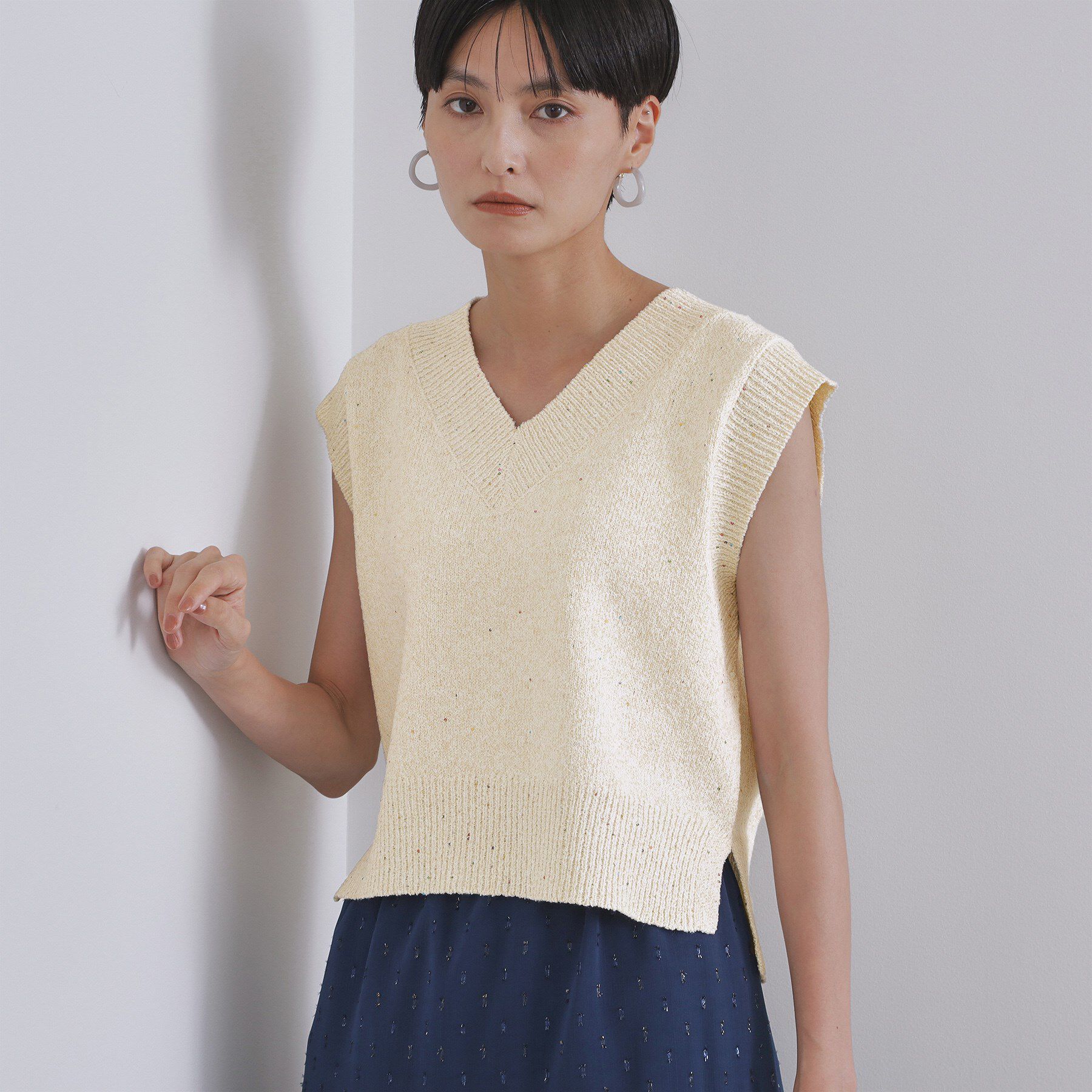 OPAQUE.CLIP「スパンコールラメVネックニット【洗える】」|ニット・セーター|オフホワイト(603
