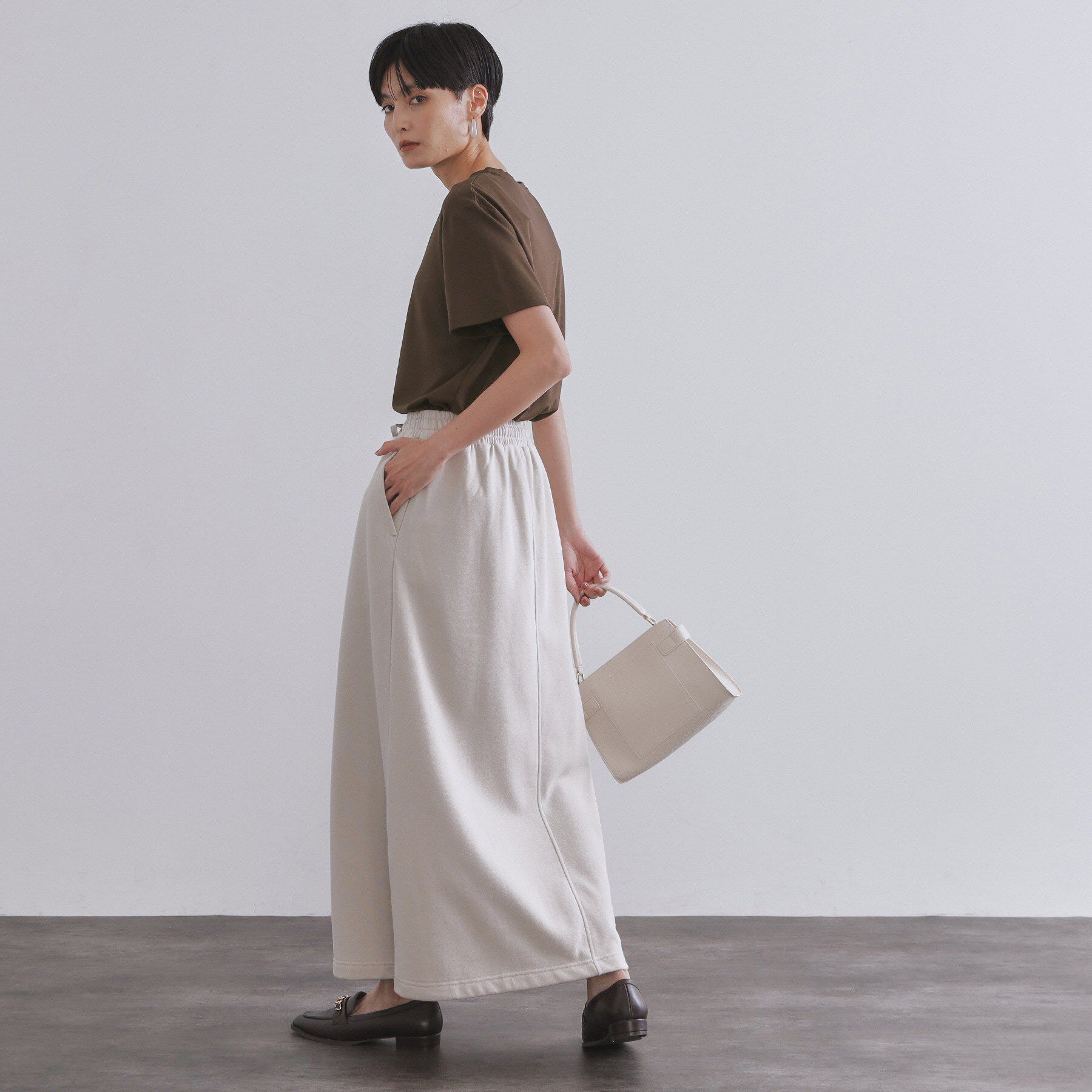 OPAQUE.CLIP「メタリック刺繍ロゴTシャツ【接触冷感/洗濯機洗い可】」|Tシャツ・カットソー|