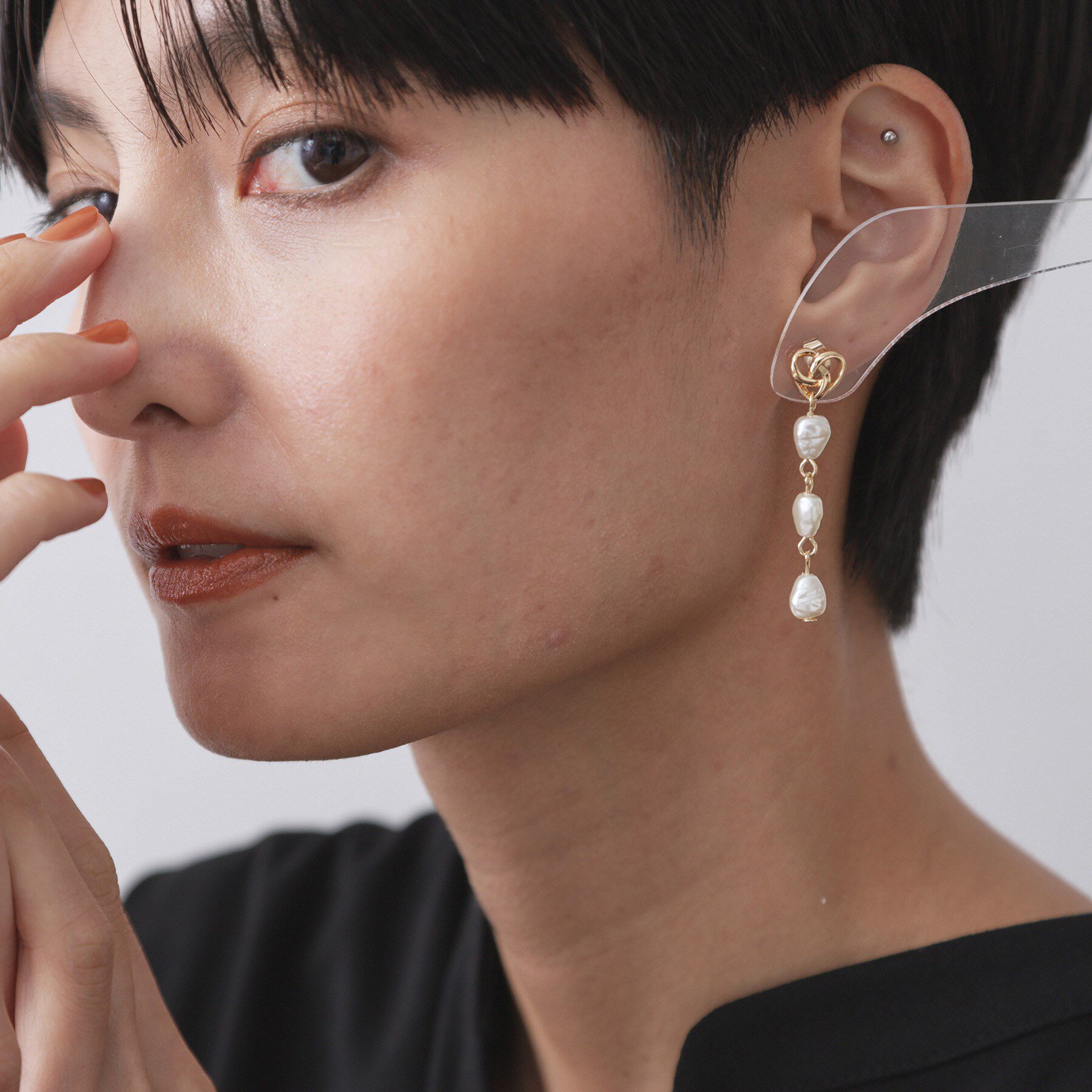 OPAQUE.CLIP「メタル&times;フェイクパールロングピアス」|ピアス|