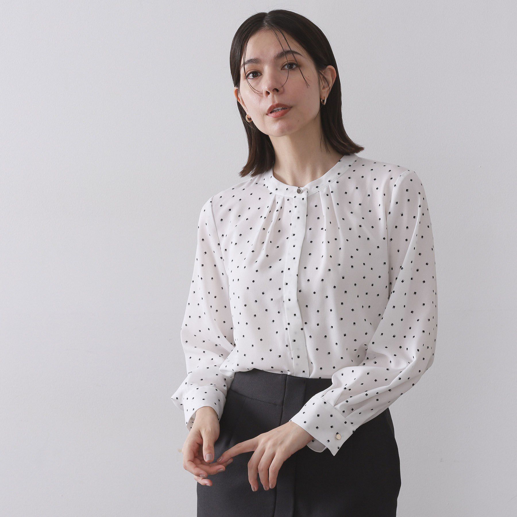 OPAQUE.CLIP「プリント柄タックデザインブラウス【洗濯機OK】」|シャツ・ブラウス|ホワイト(101)