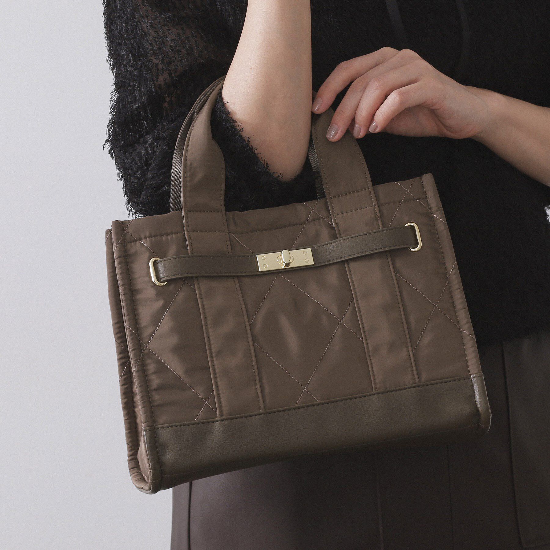 OPAQUE.CLIP「【2WAY】ダイヤキルティングスクエアミドルショルダーバッグ」|ショルダー・メッセンジャー|