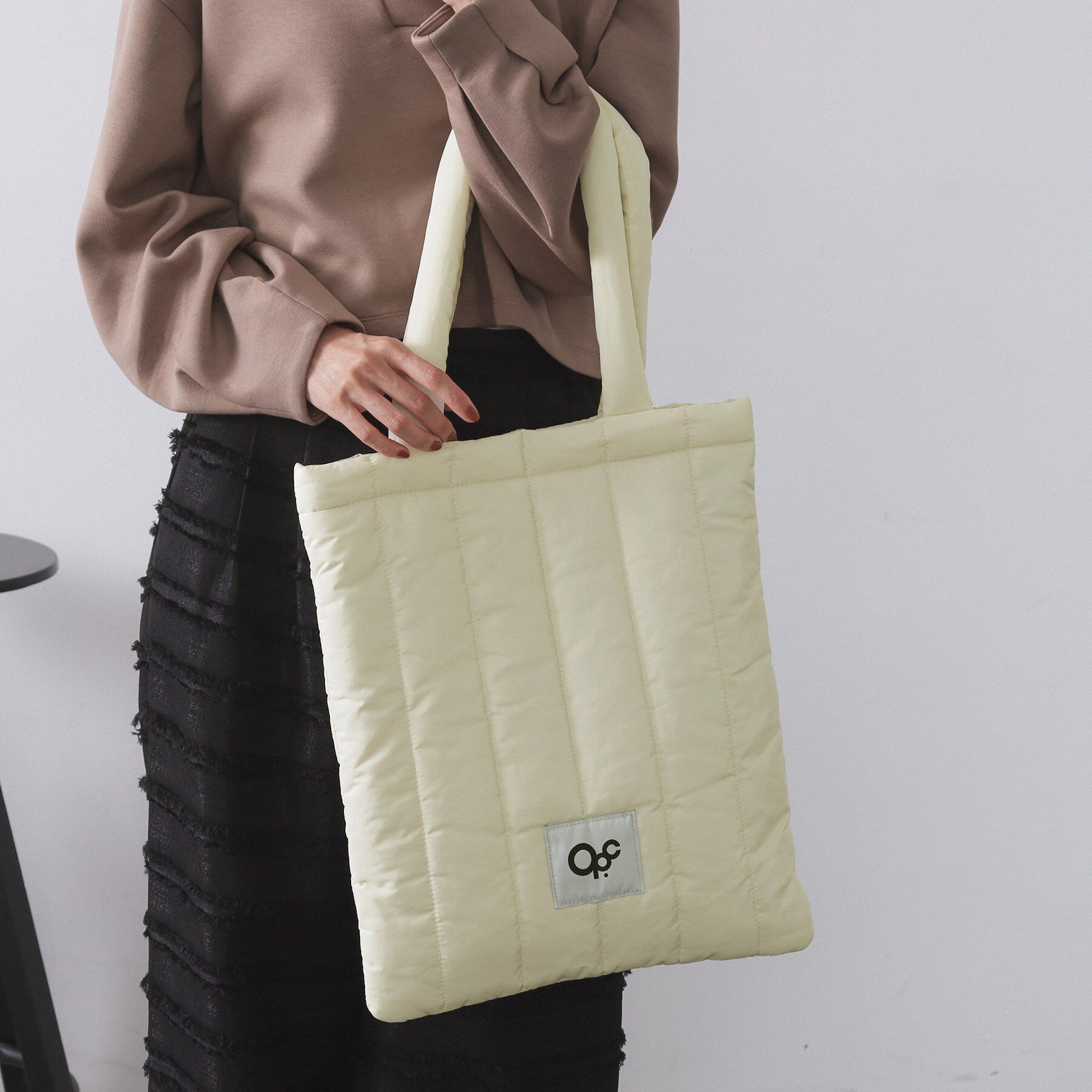 OPAQUE.CLIP「【軽量／カラビナチャーム付き／A4サイズ対応】ストライプキルトパフィートートバッグ」|トートバッグ|