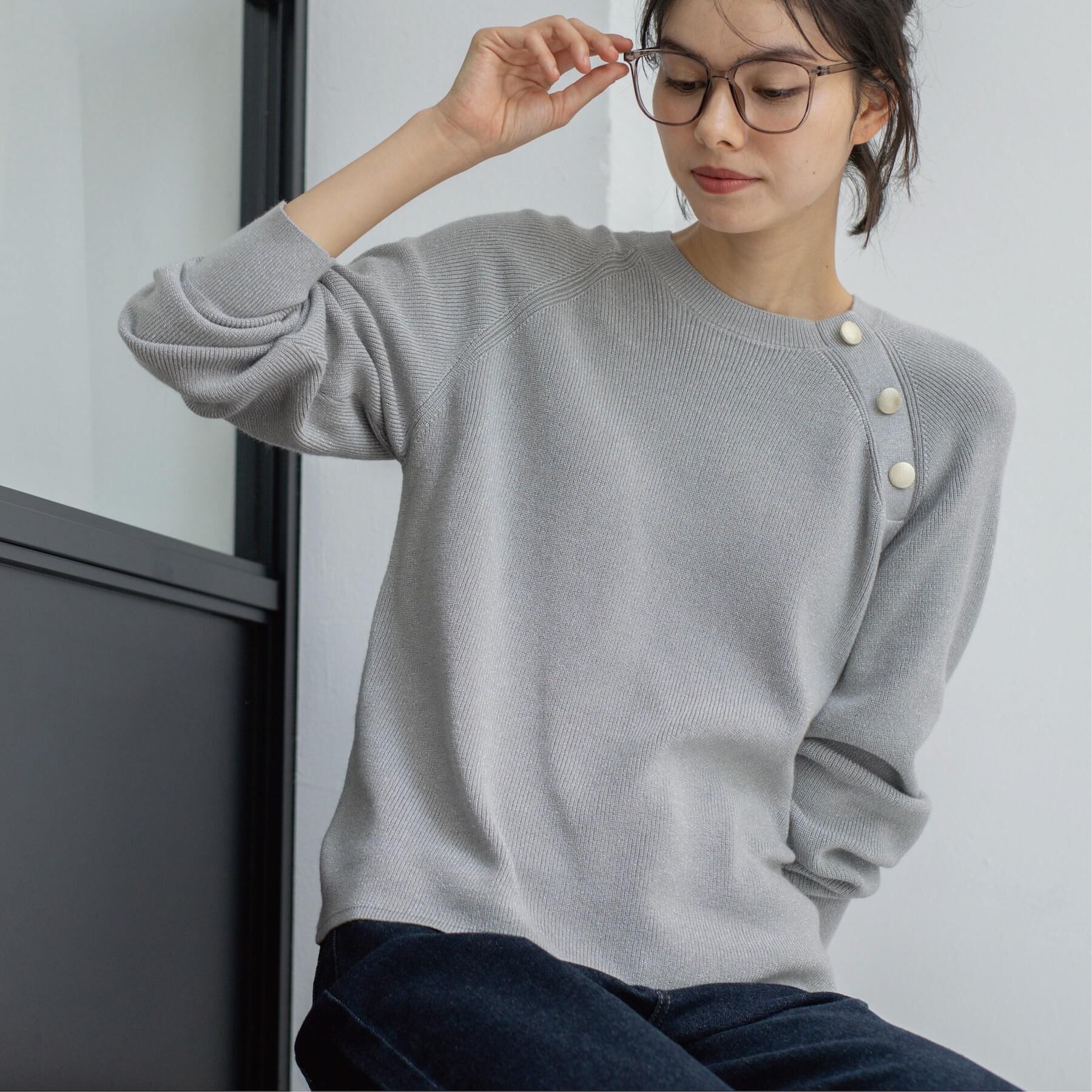 OPAQUE.CLIP「ボタンデザインラメニット【洗濯機OK】」|ニット・セーター|グレー(612)