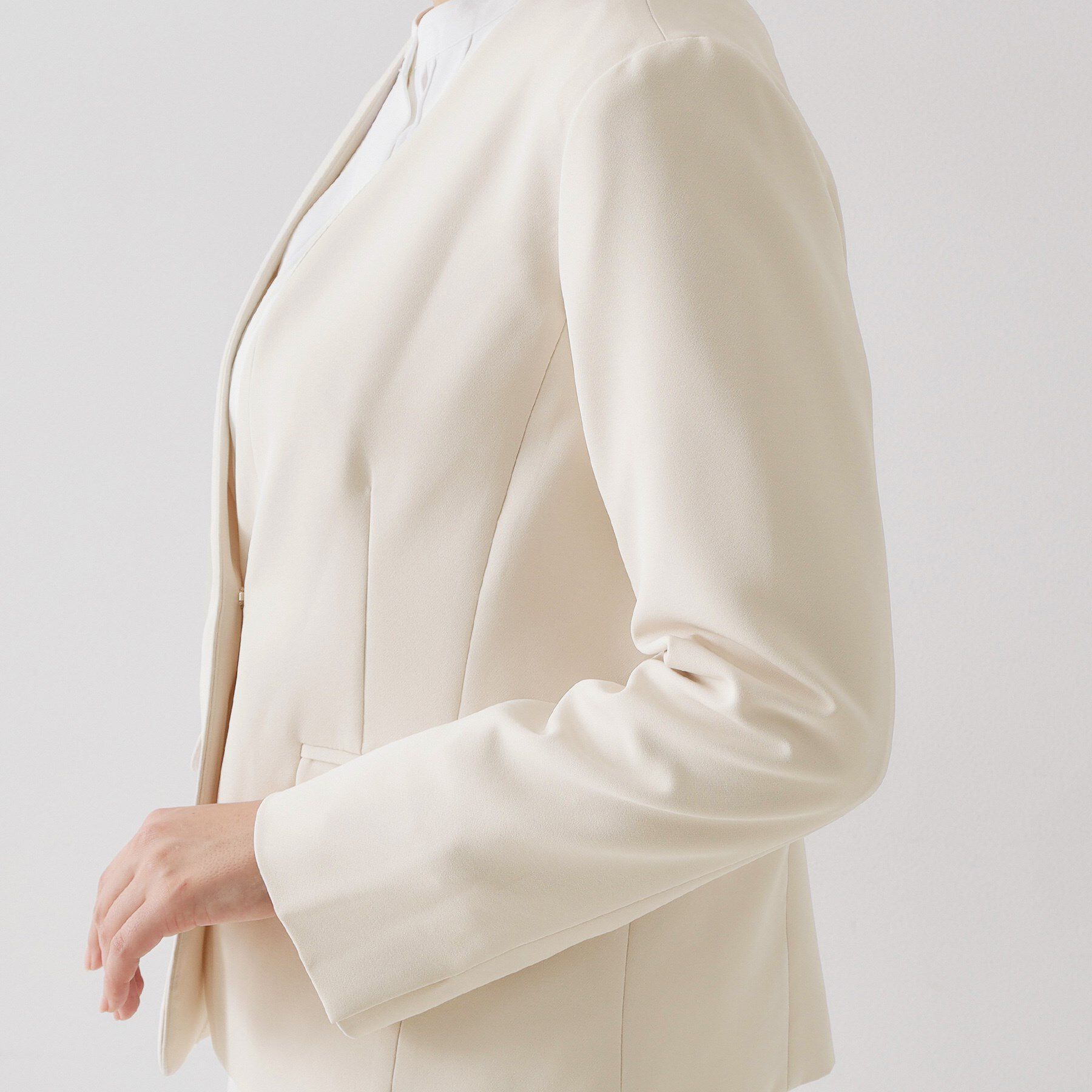 OPAQUE.CLIP「《通勤/セットアップ対応》 パイピングVネックジャケット【洗濯機OK】」|ノーカラージャケット|