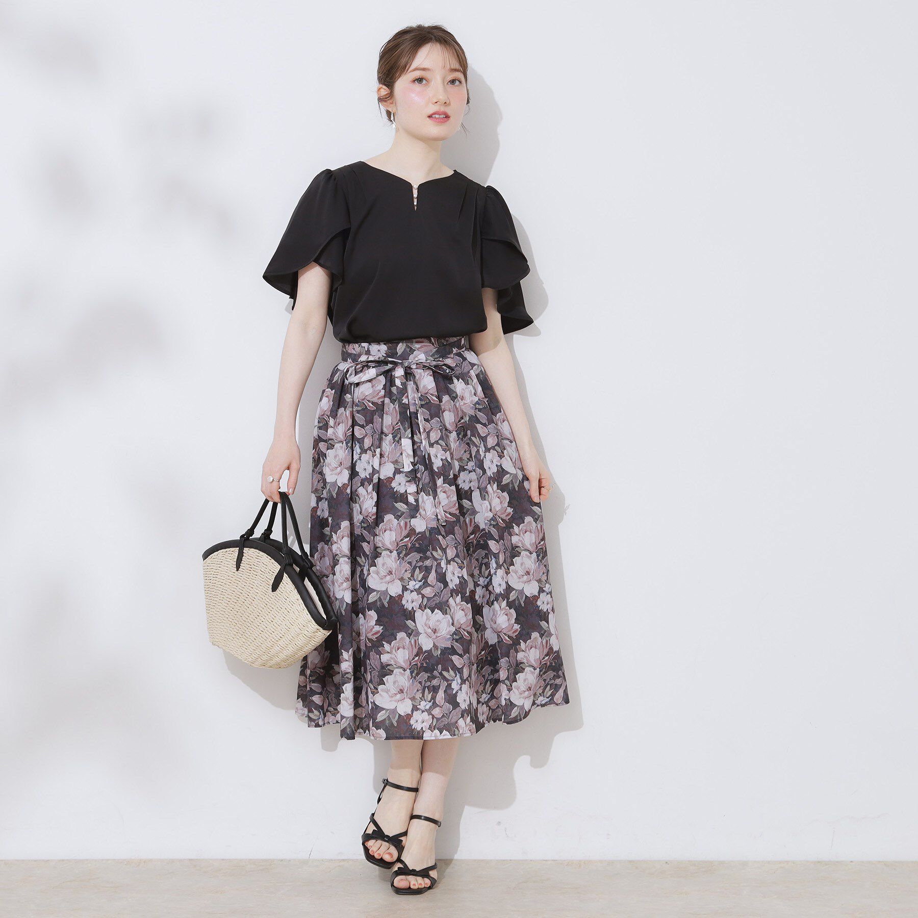 Couture broach「【洗える・通勤】Vネックパール調フレアブラウス」|シャツ・ブラウス|